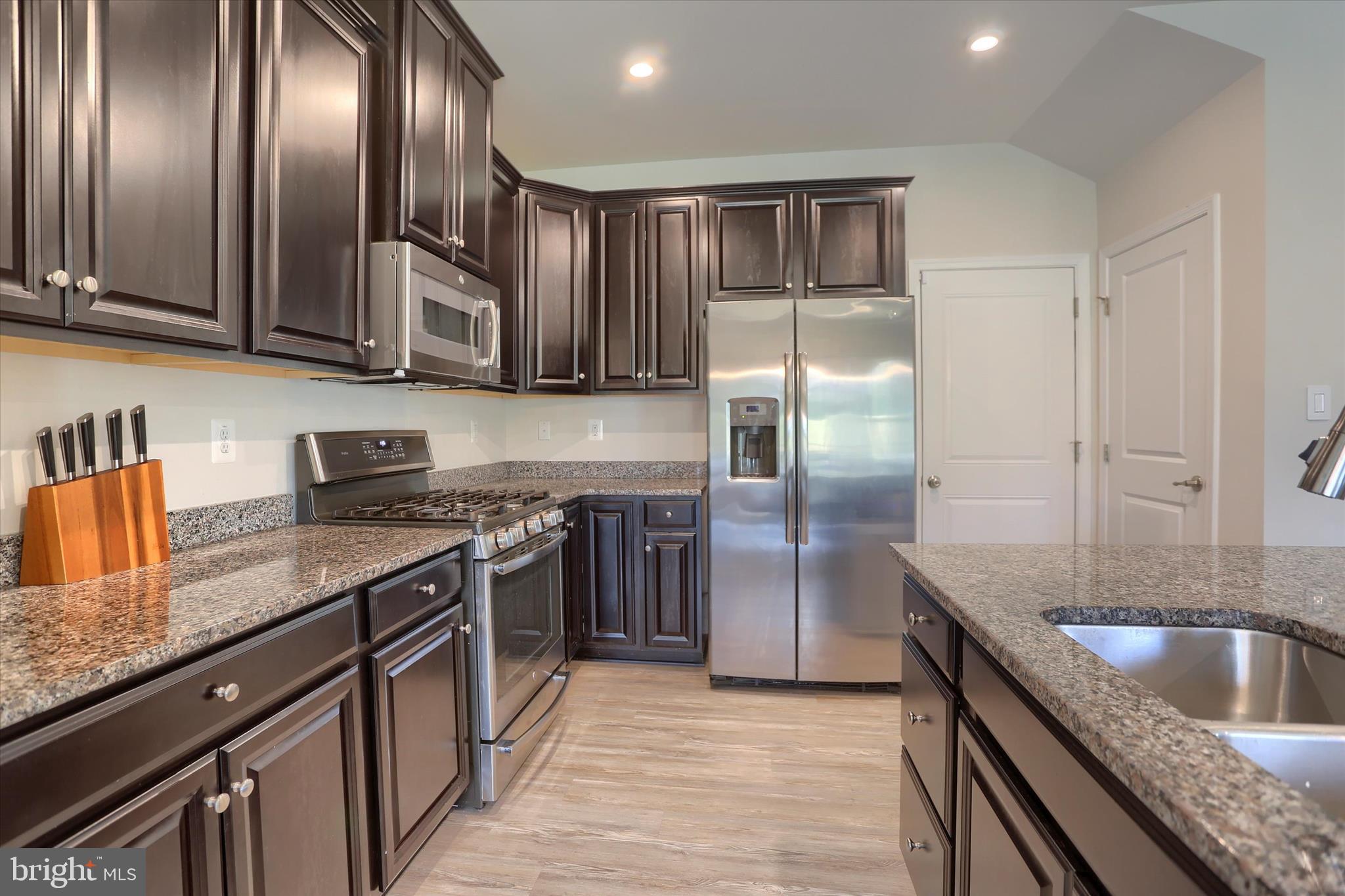 STRAY WINDS FARM - Residential