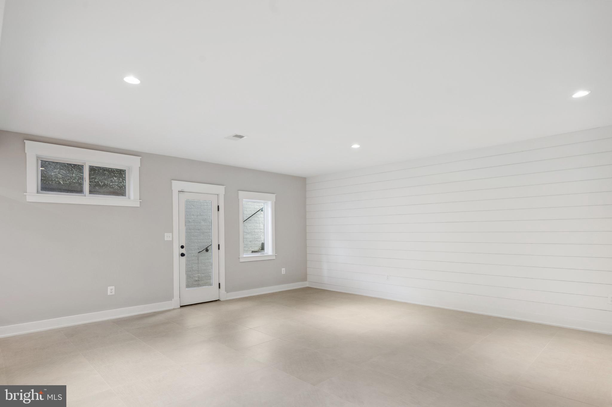 WEST VIENNA WOODS - Residential