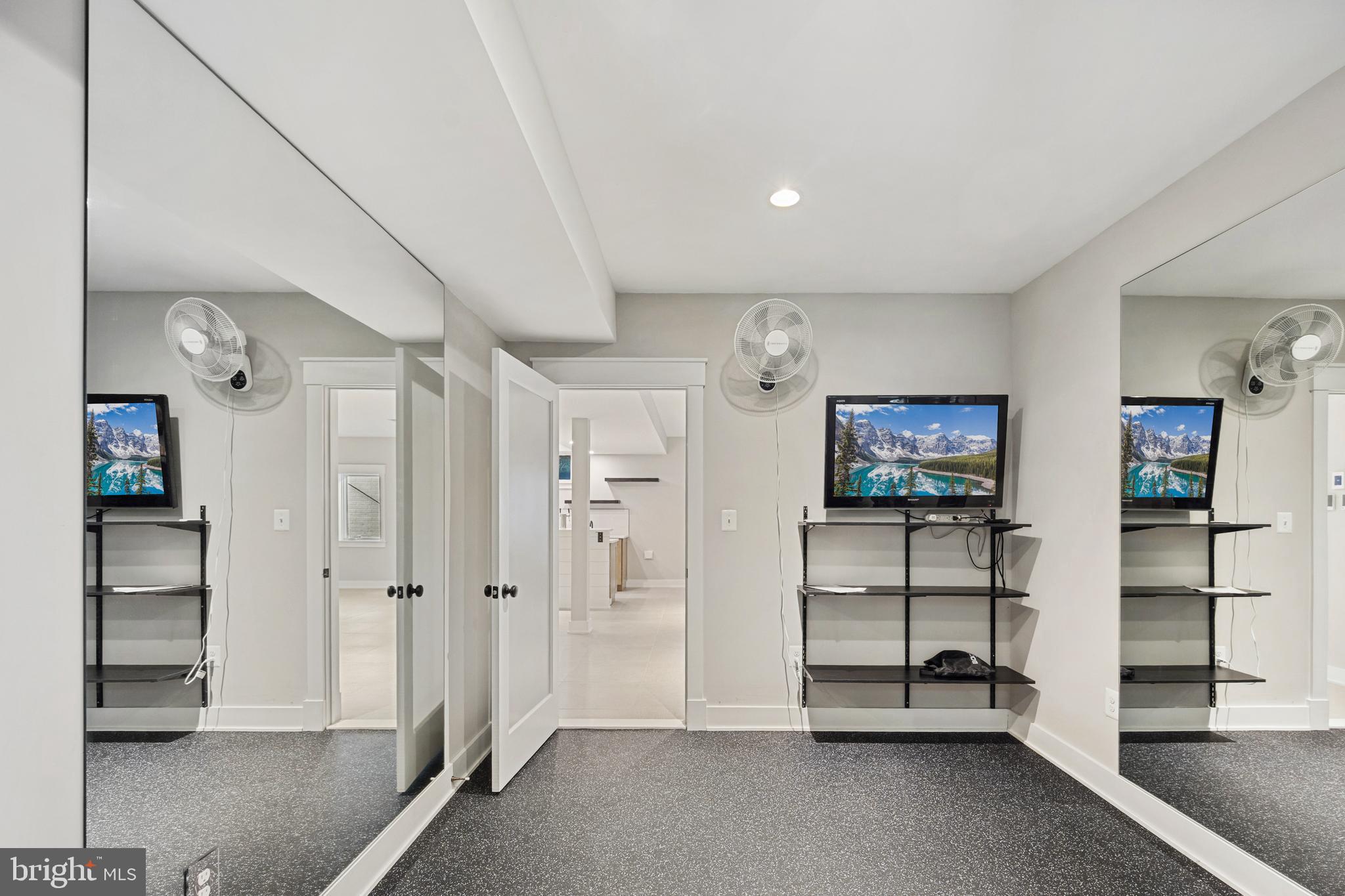 WEST VIENNA WOODS - Residential