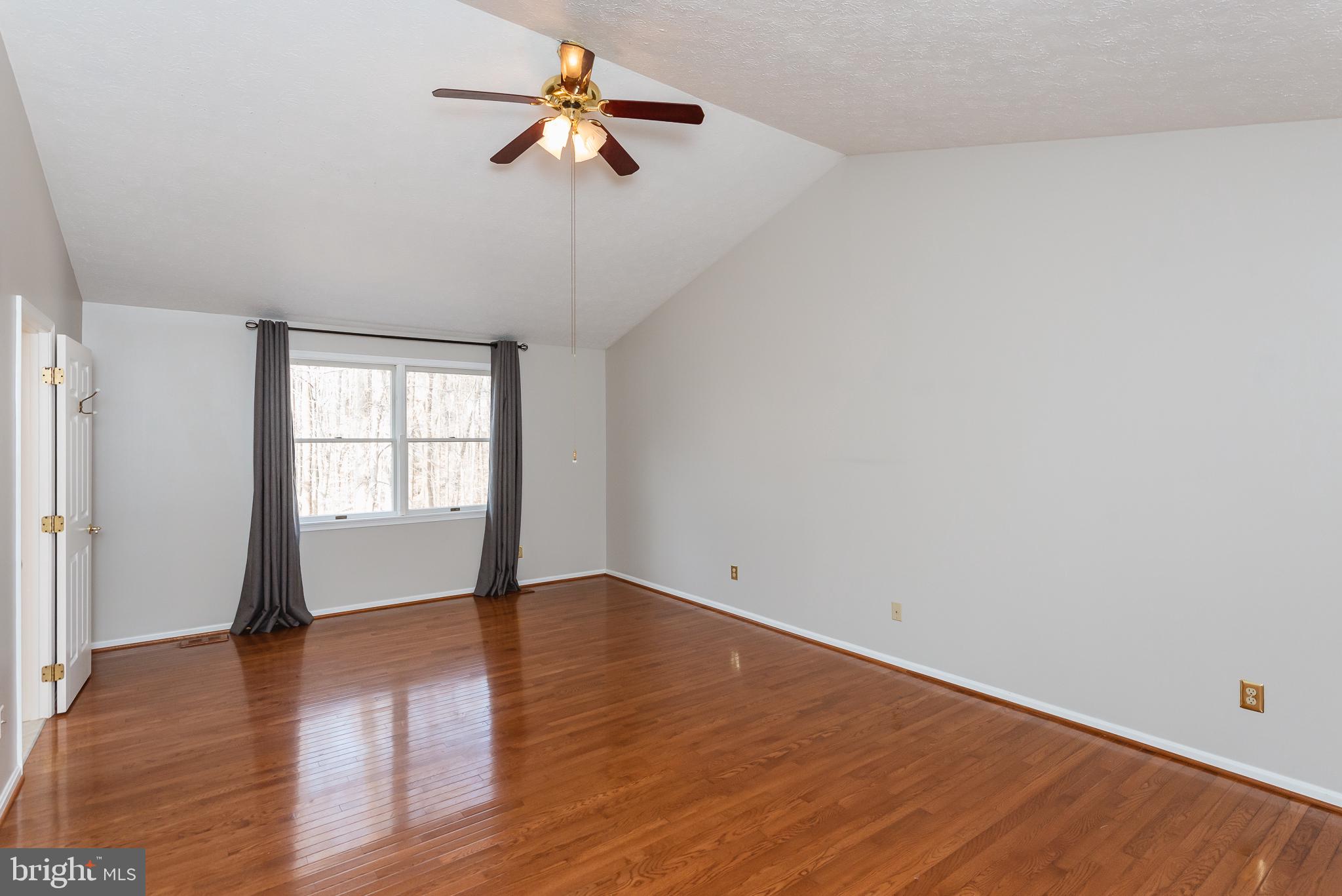 CONSTANT FRIENDSHIP - Residential