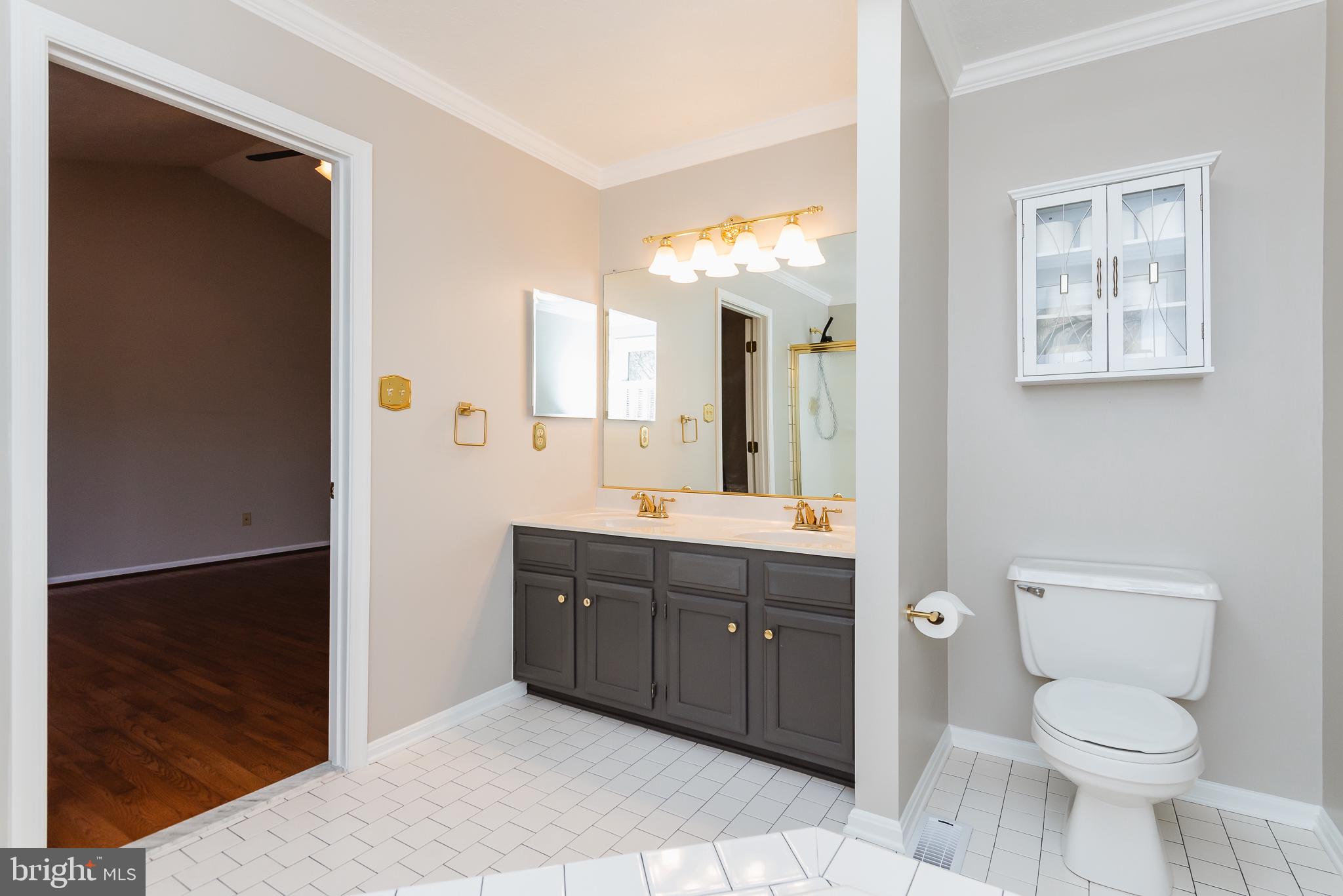 CONSTANT FRIENDSHIP - Residential