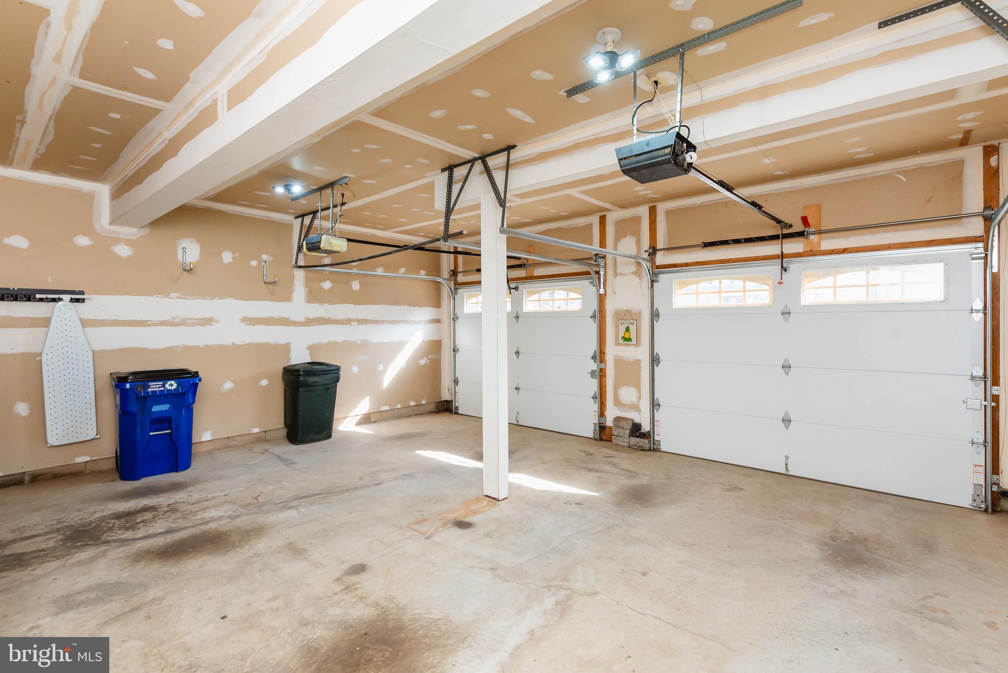 CONSTANT FRIENDSHIP - Residential