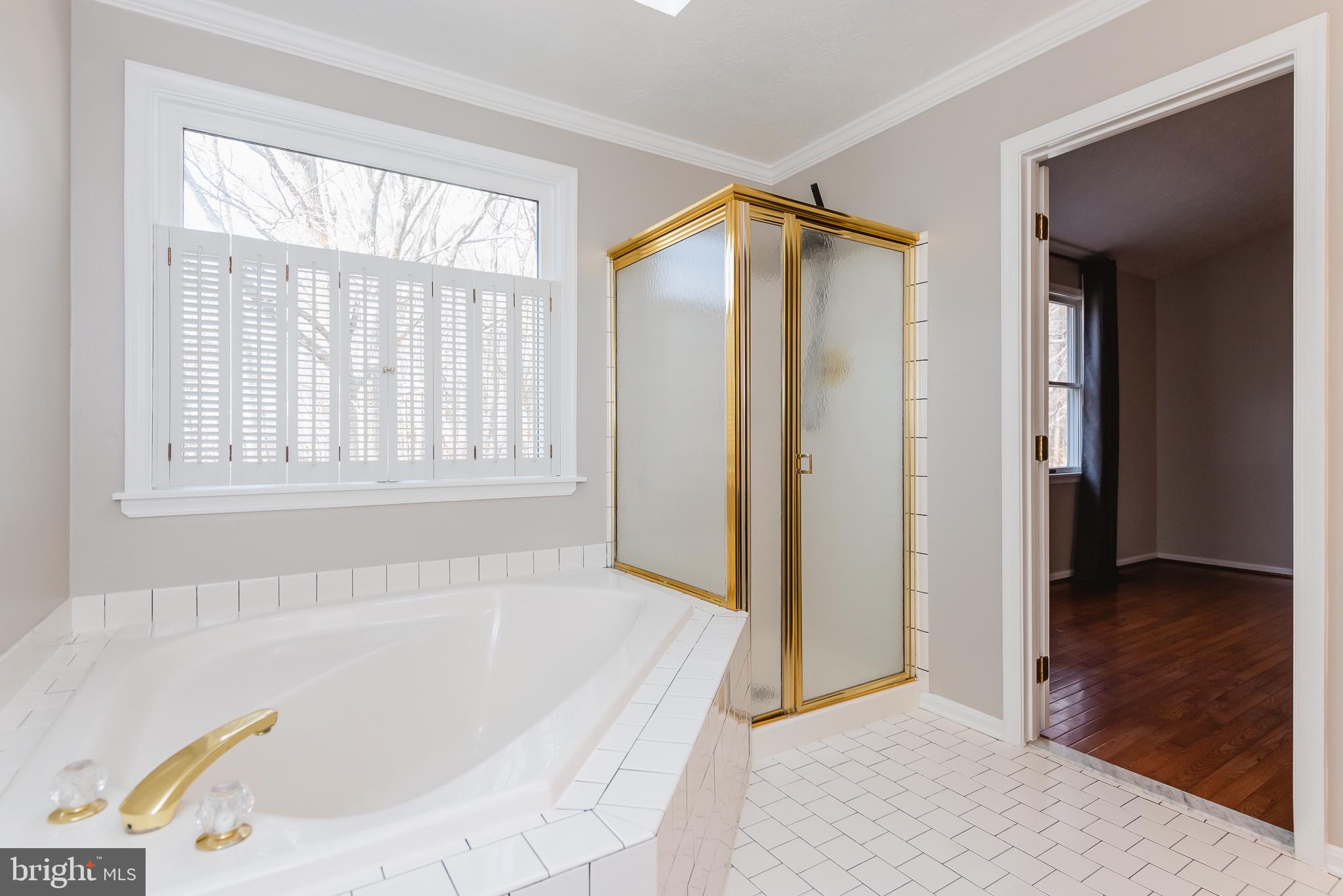 CONSTANT FRIENDSHIP - Residential