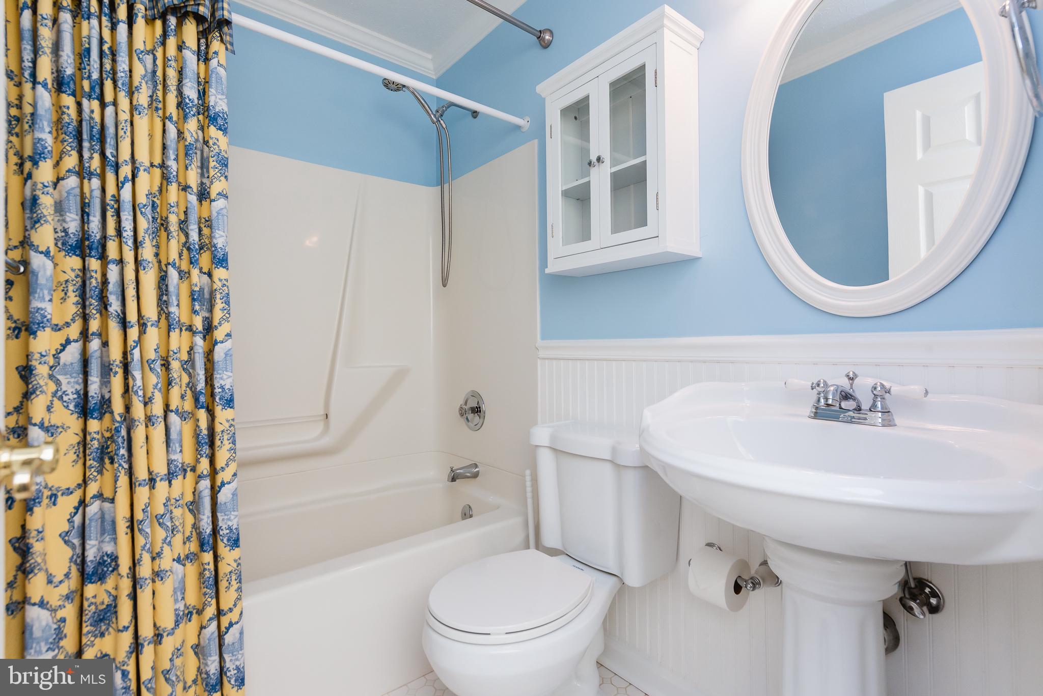 CONSTANT FRIENDSHIP - Residential