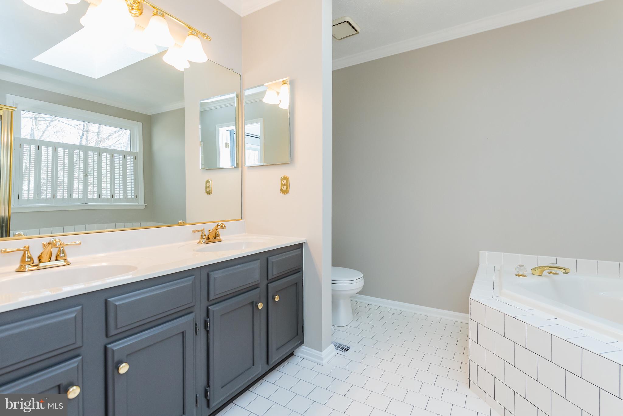 CONSTANT FRIENDSHIP - Residential