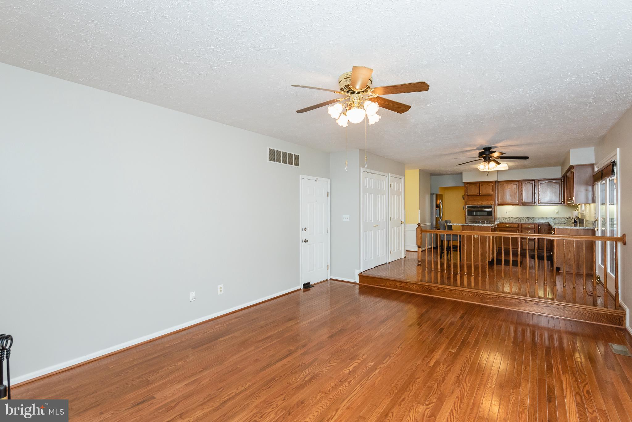 CONSTANT FRIENDSHIP - Residential