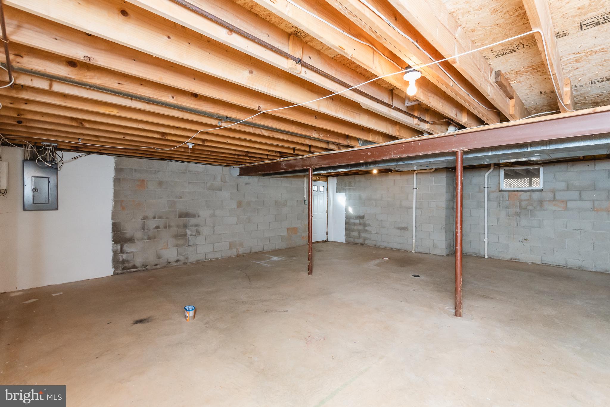 CONSTANT FRIENDSHIP - Residential