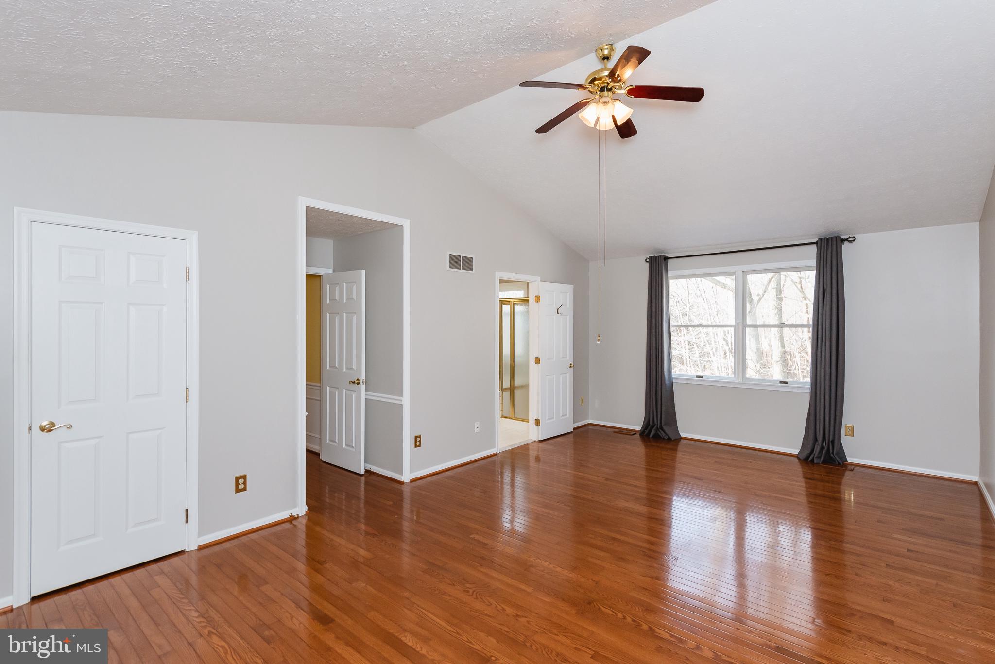 CONSTANT FRIENDSHIP - Residential