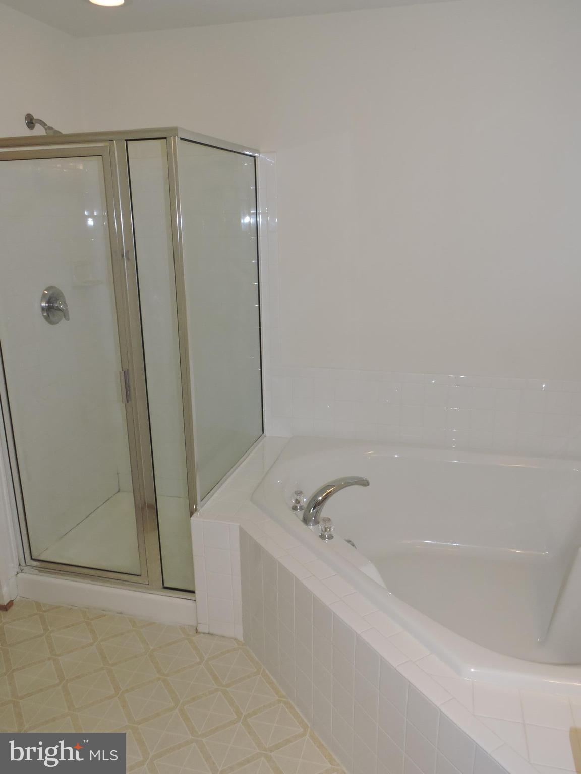 LAKELAND PLACE - Residential