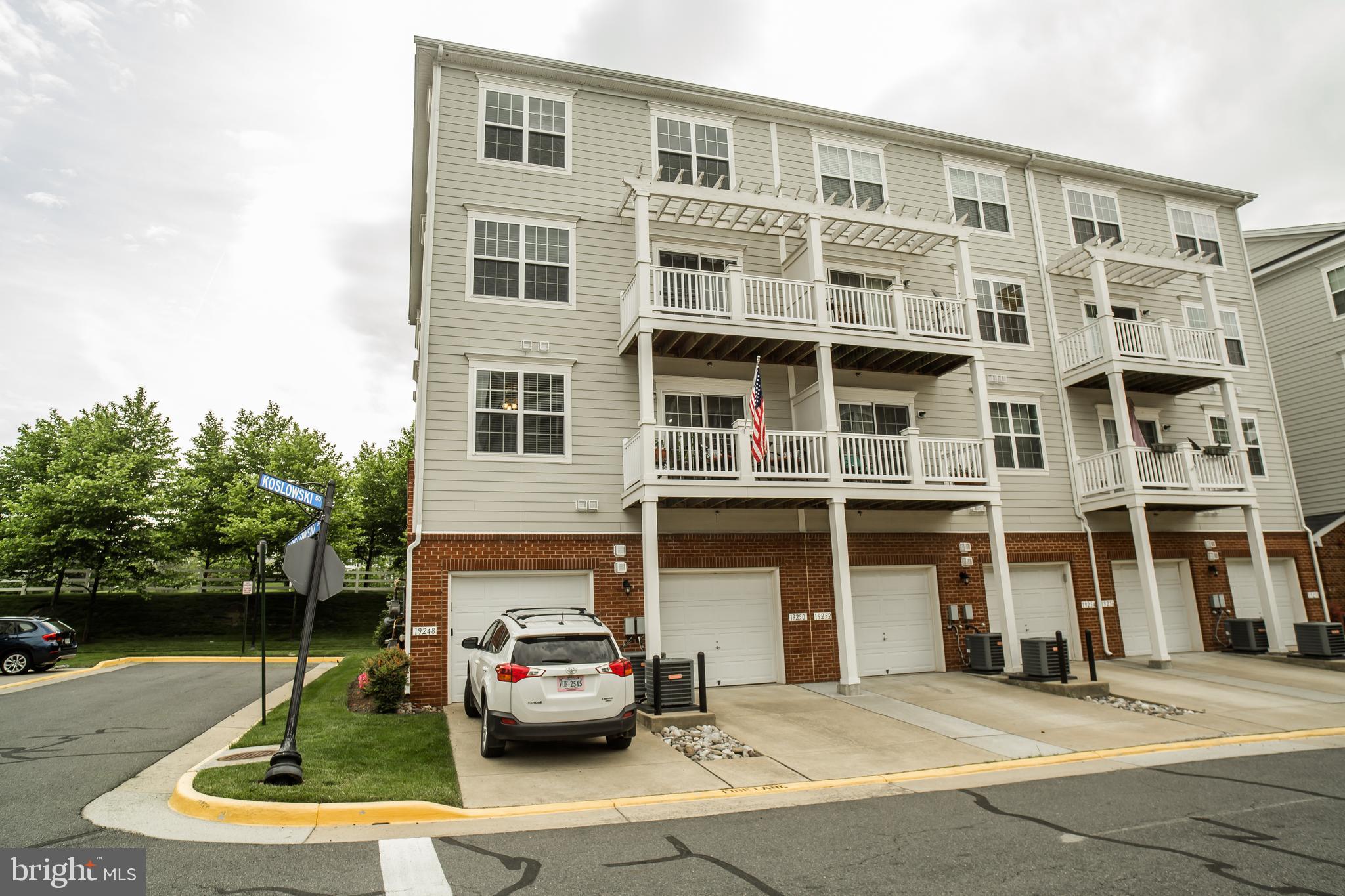 RESIDENCES AT LANSDOWNE - Residential