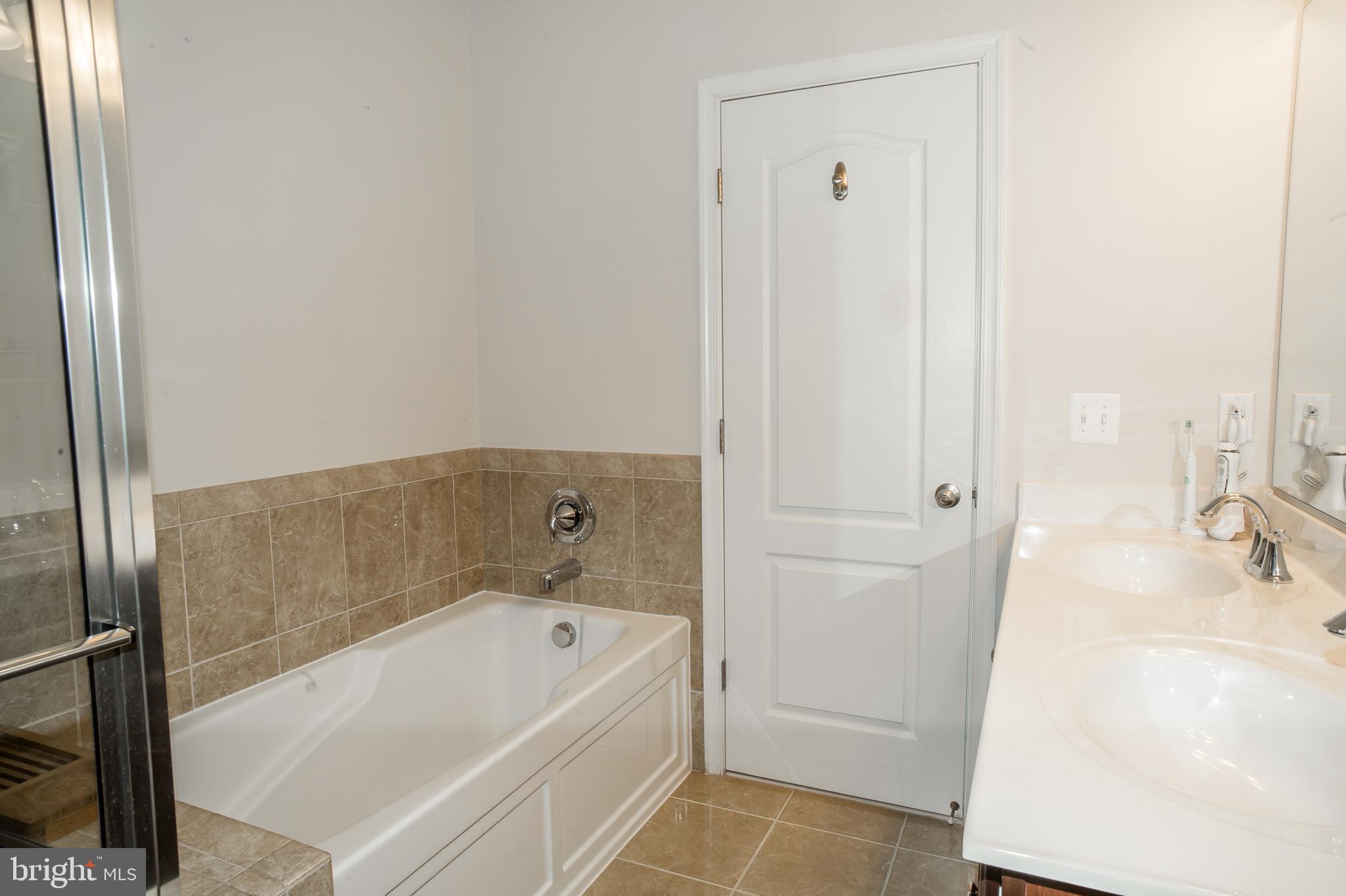 RESIDENCES AT LANSDOWNE - Residential