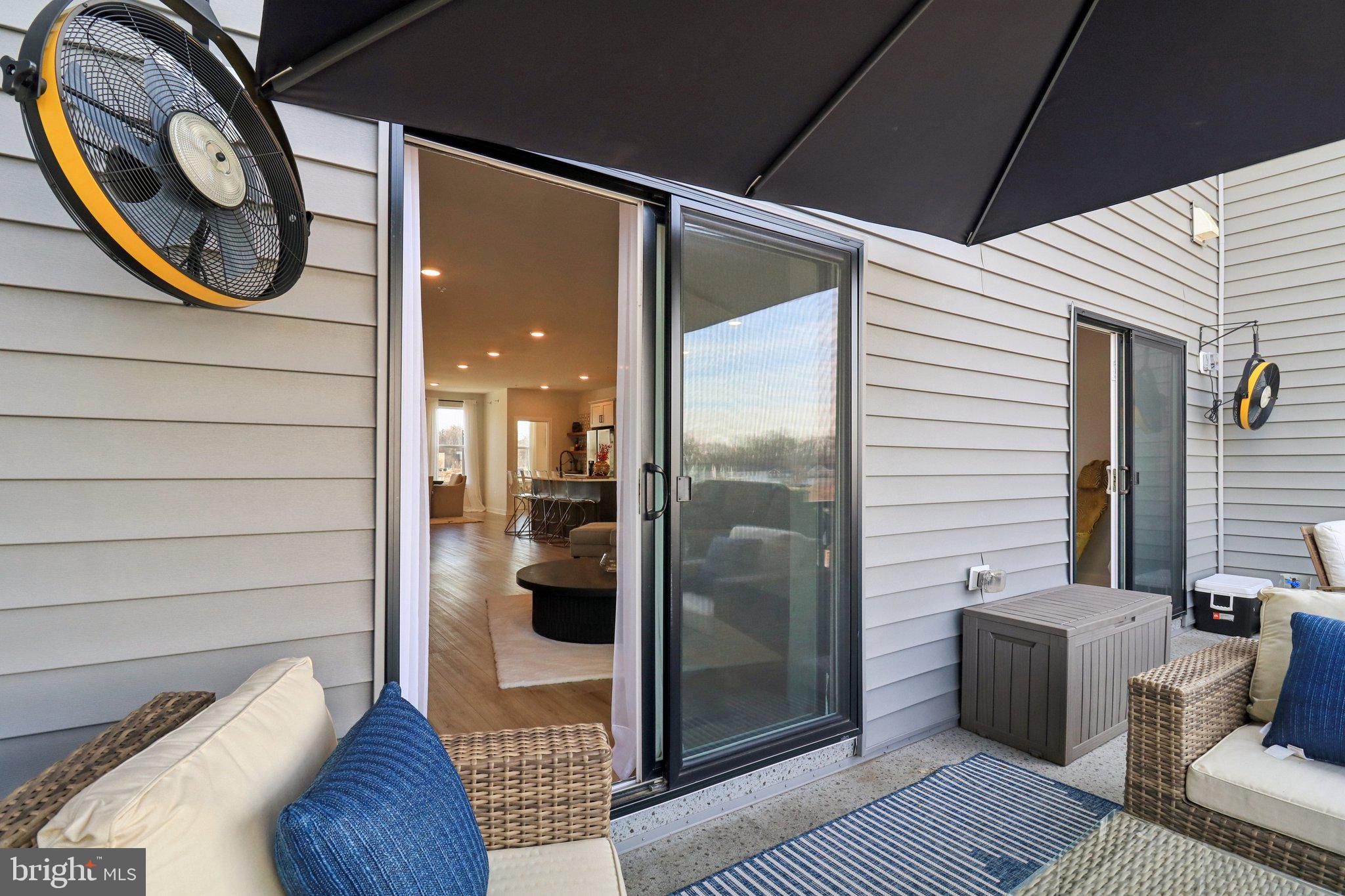 SOUTH LAKE - Residential