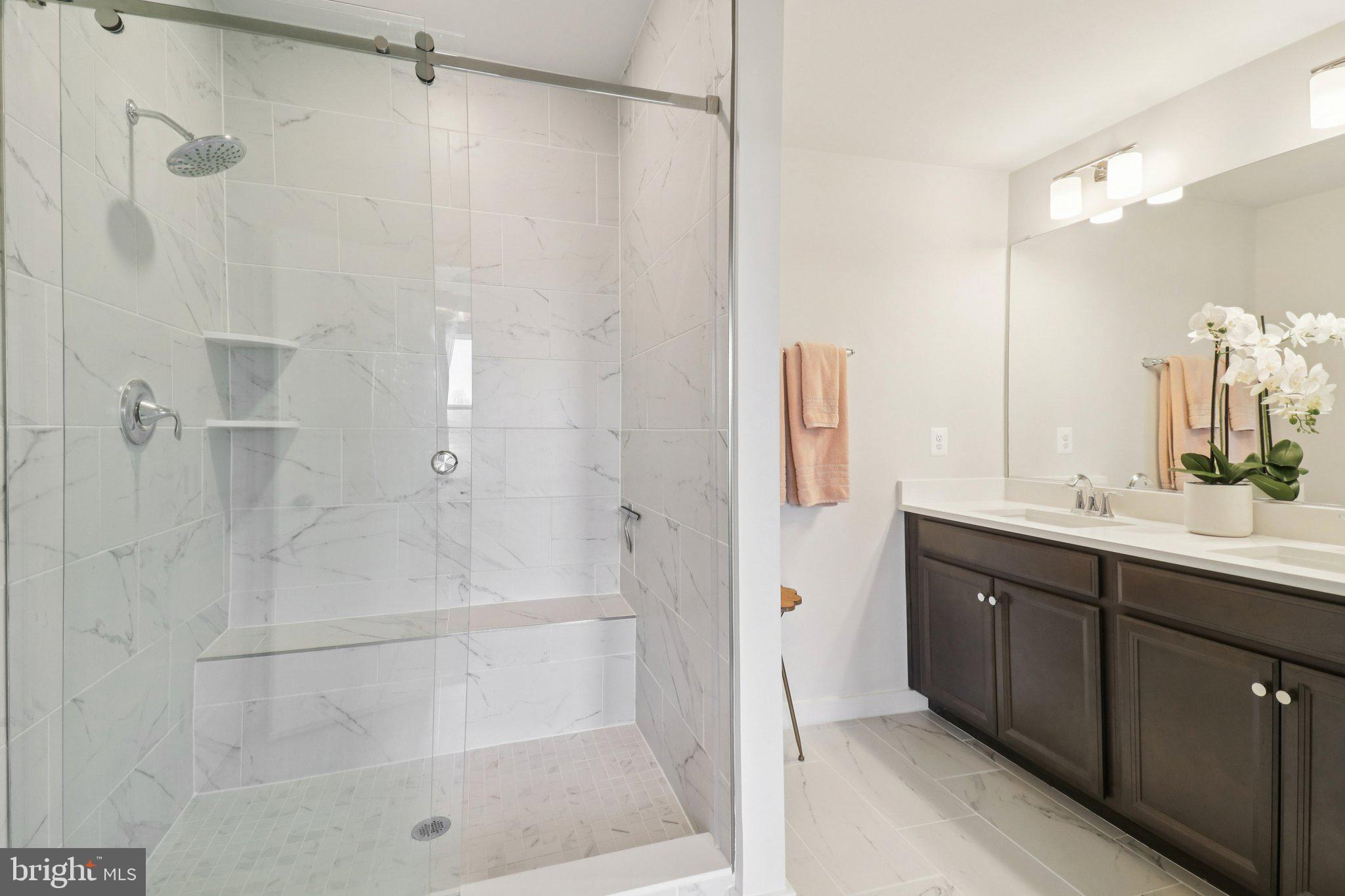 SOUTH LAKE - Residential