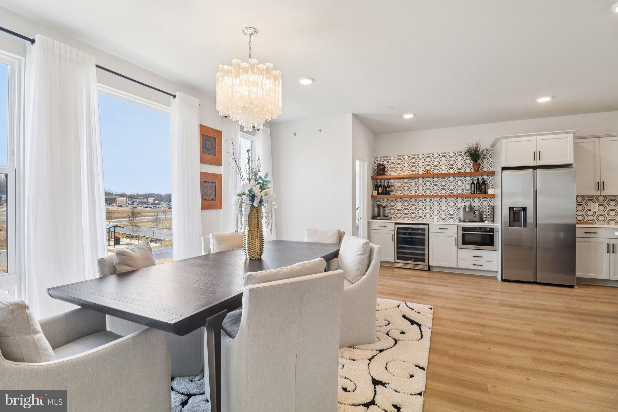 SOUTH LAKE - Residential