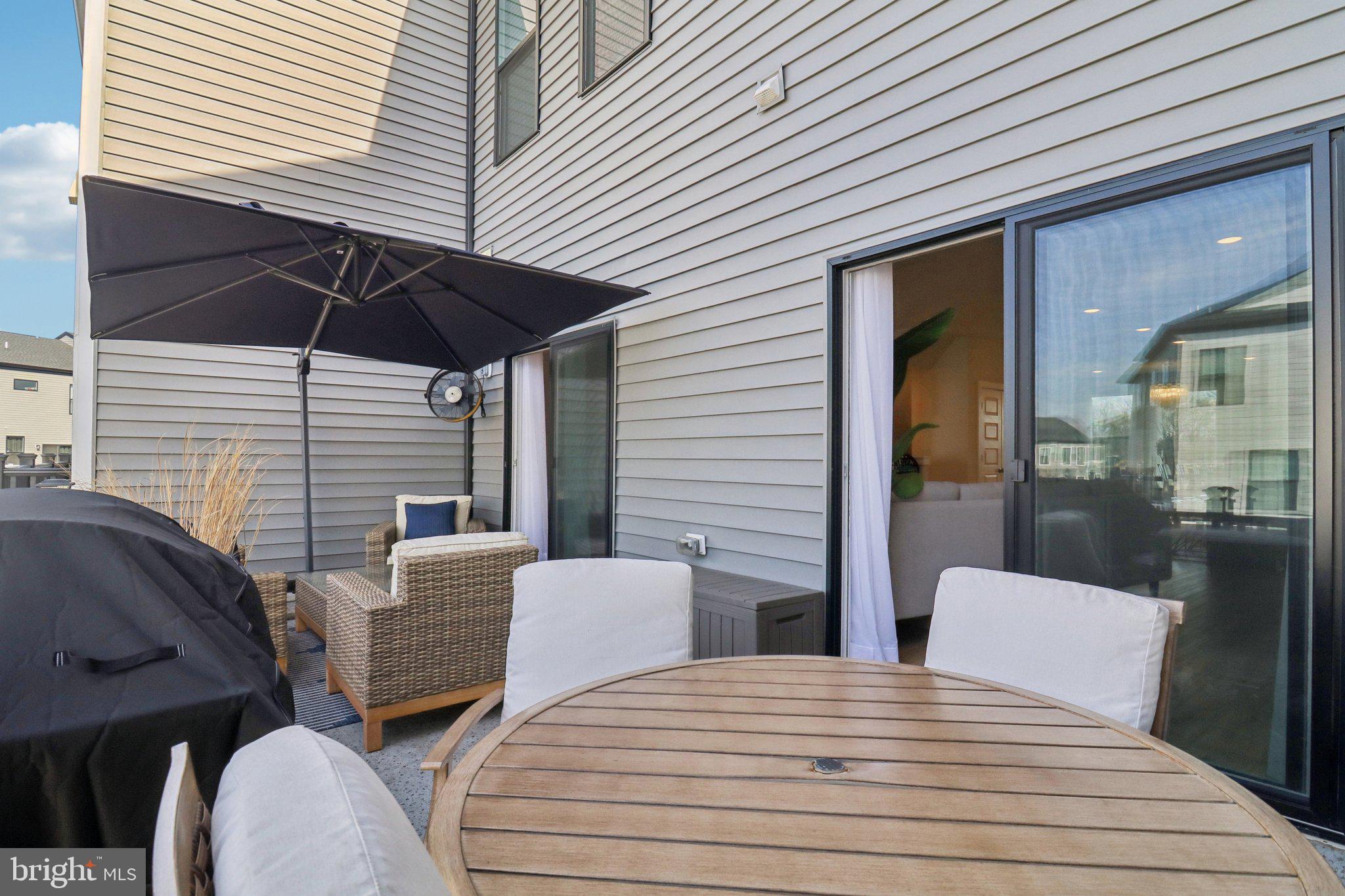 SOUTH LAKE - Residential