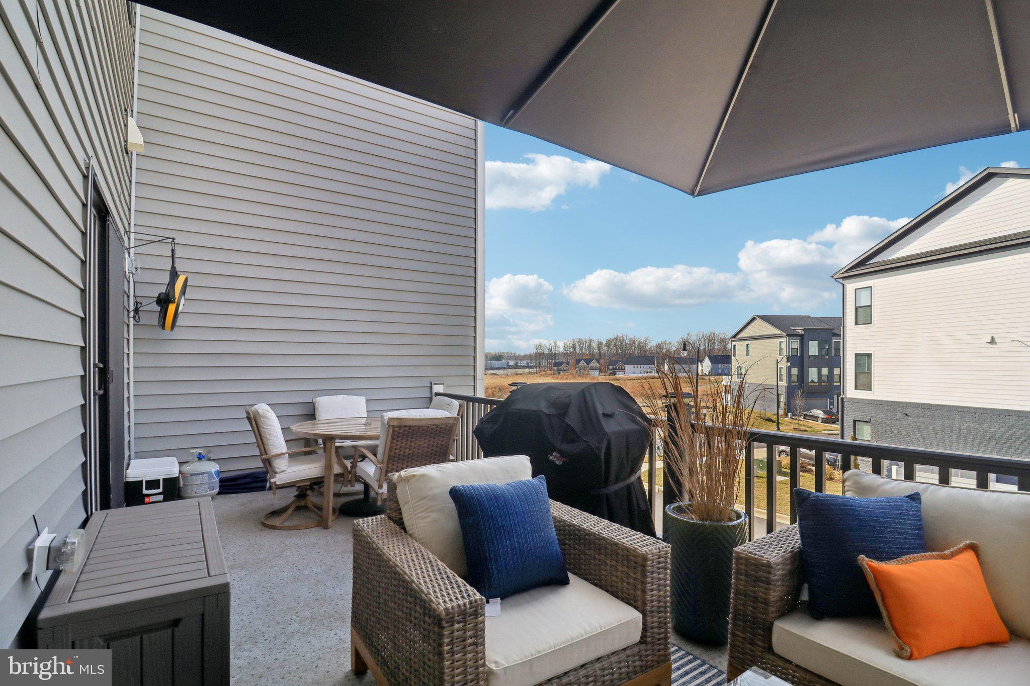 SOUTH LAKE - Residential