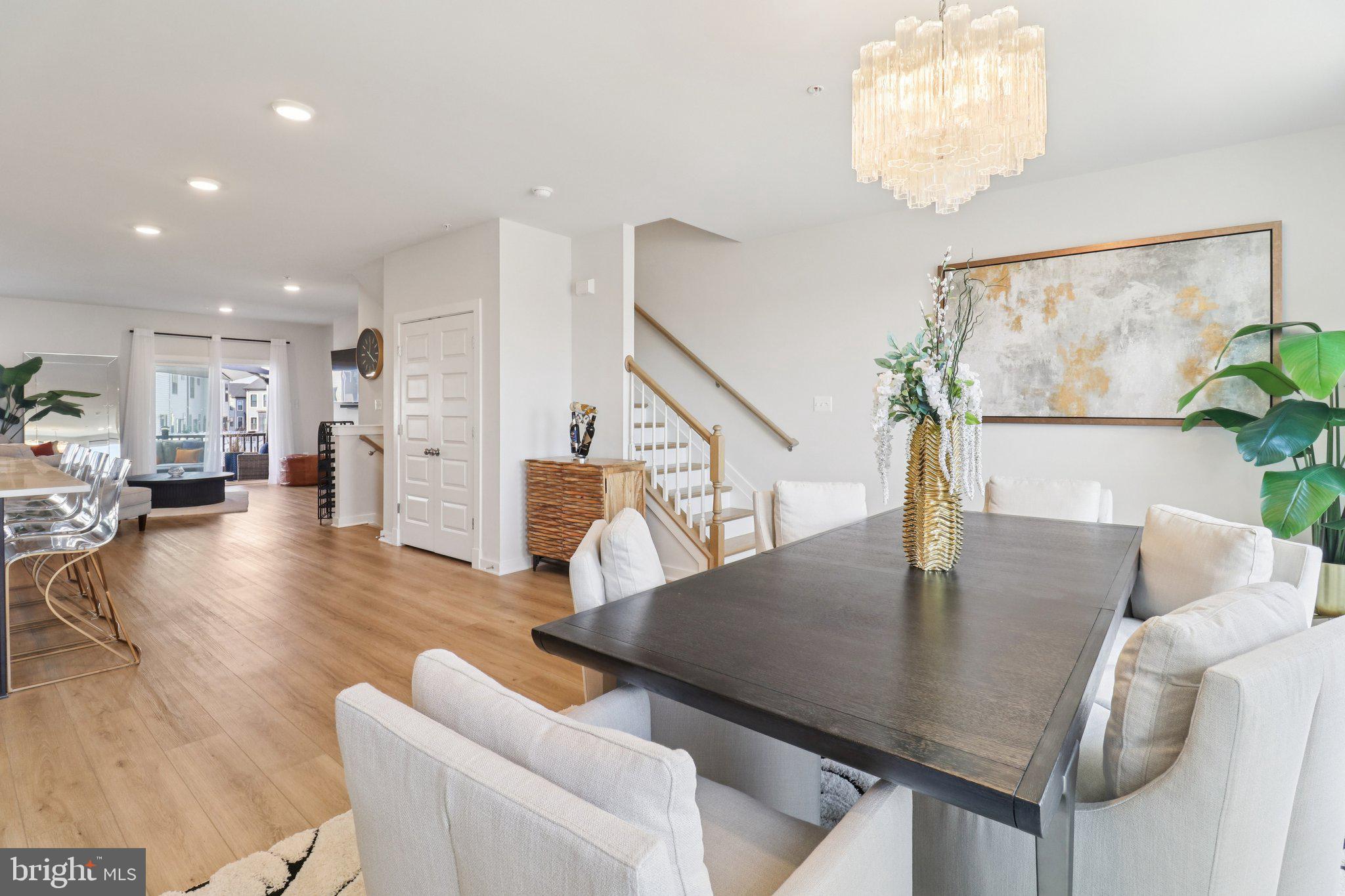 SOUTH LAKE - Residential