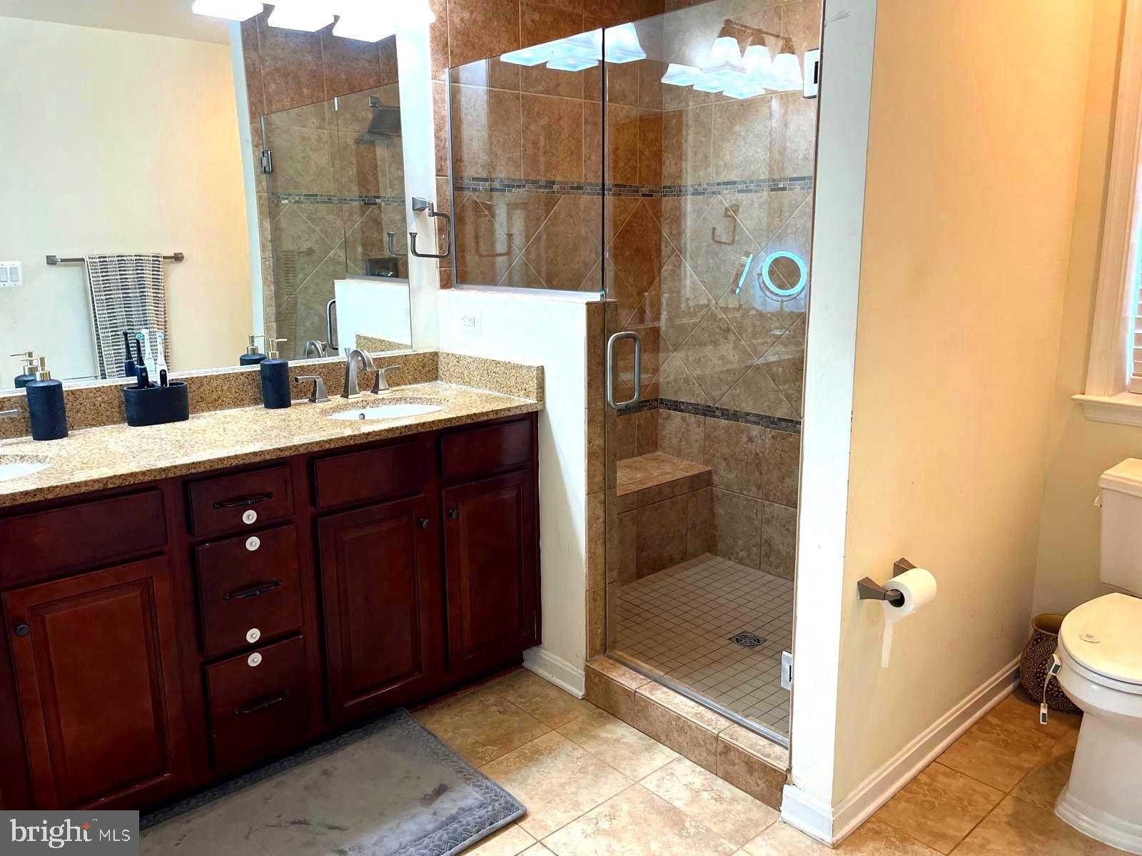 ROCKLAND AT ROGERS - Residential Lease