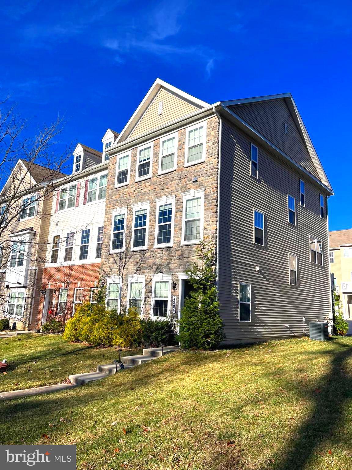 ROCKLAND AT ROGERS - Residential Lease