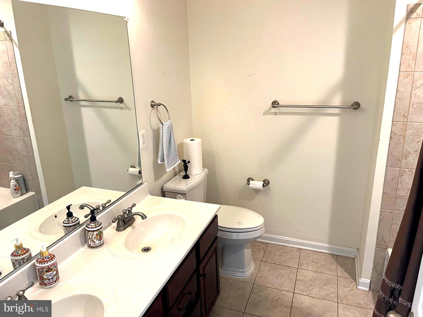 ROCKLAND AT ROGERS - Residential Lease