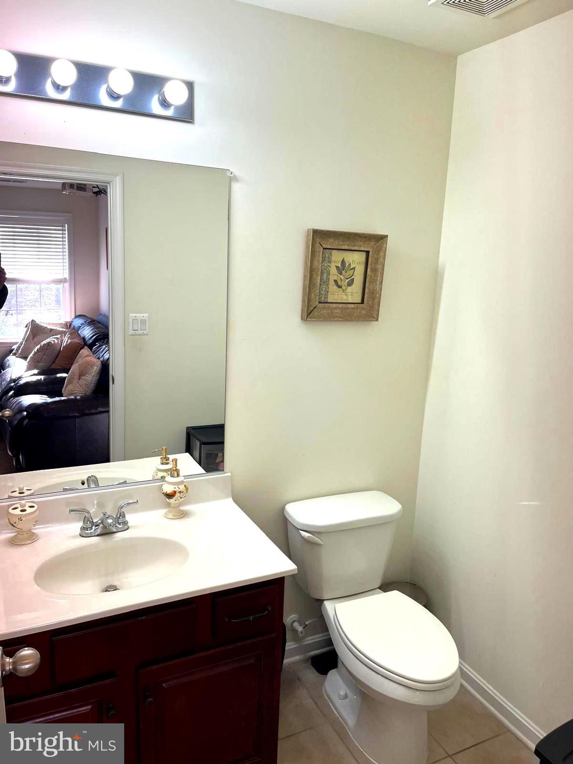 ROCKLAND AT ROGERS - Residential Lease