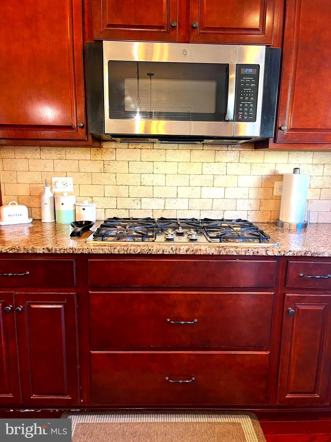 ROCKLAND AT ROGERS - Residential Lease