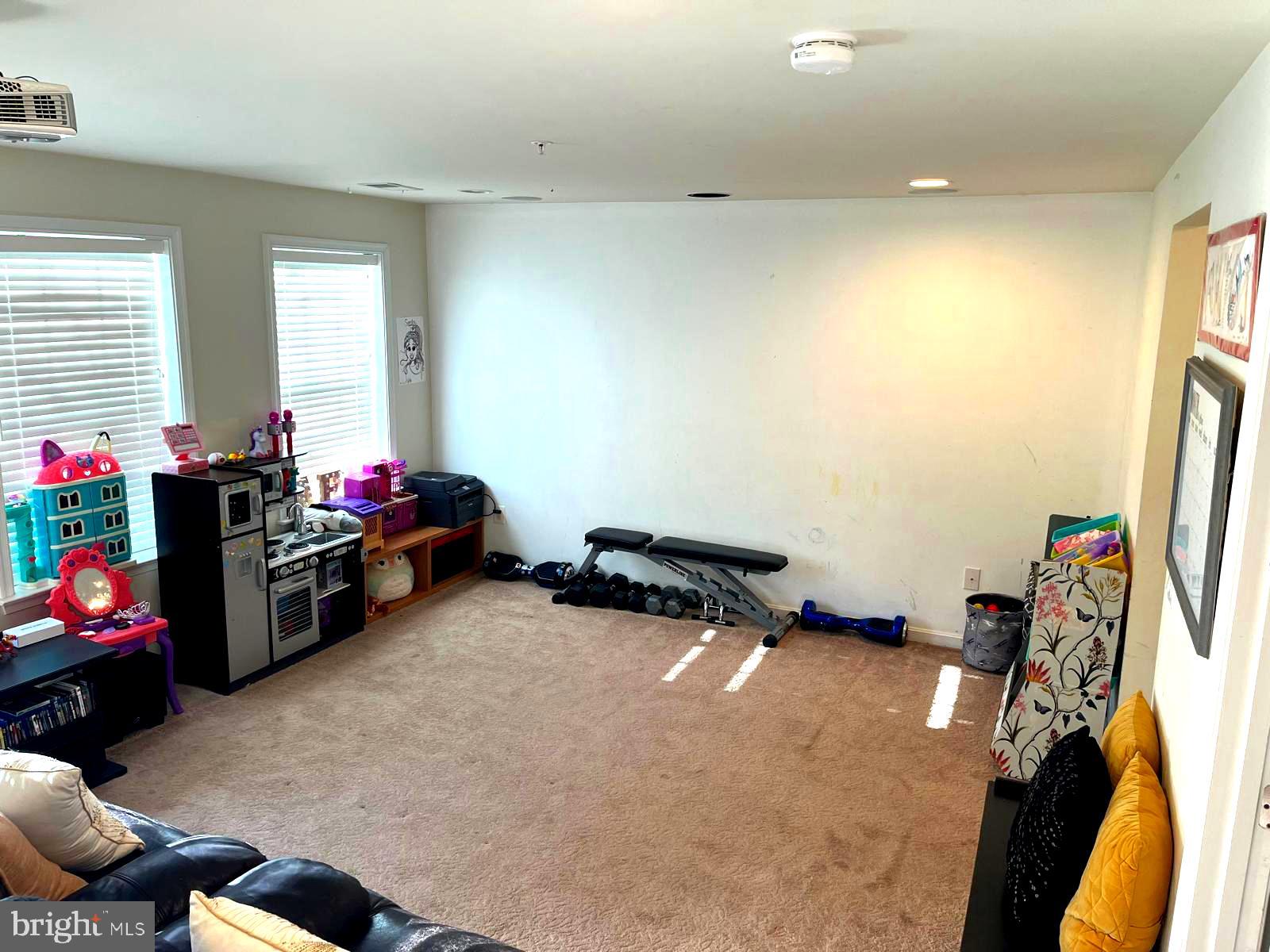 ROCKLAND AT ROGERS - Residential Lease