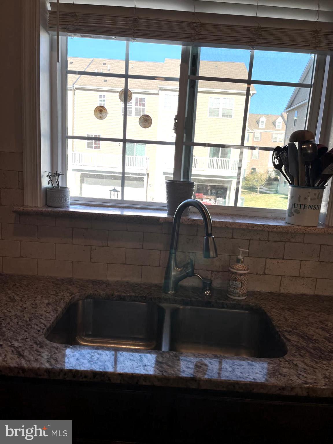 ROCKLAND AT ROGERS - Residential Lease