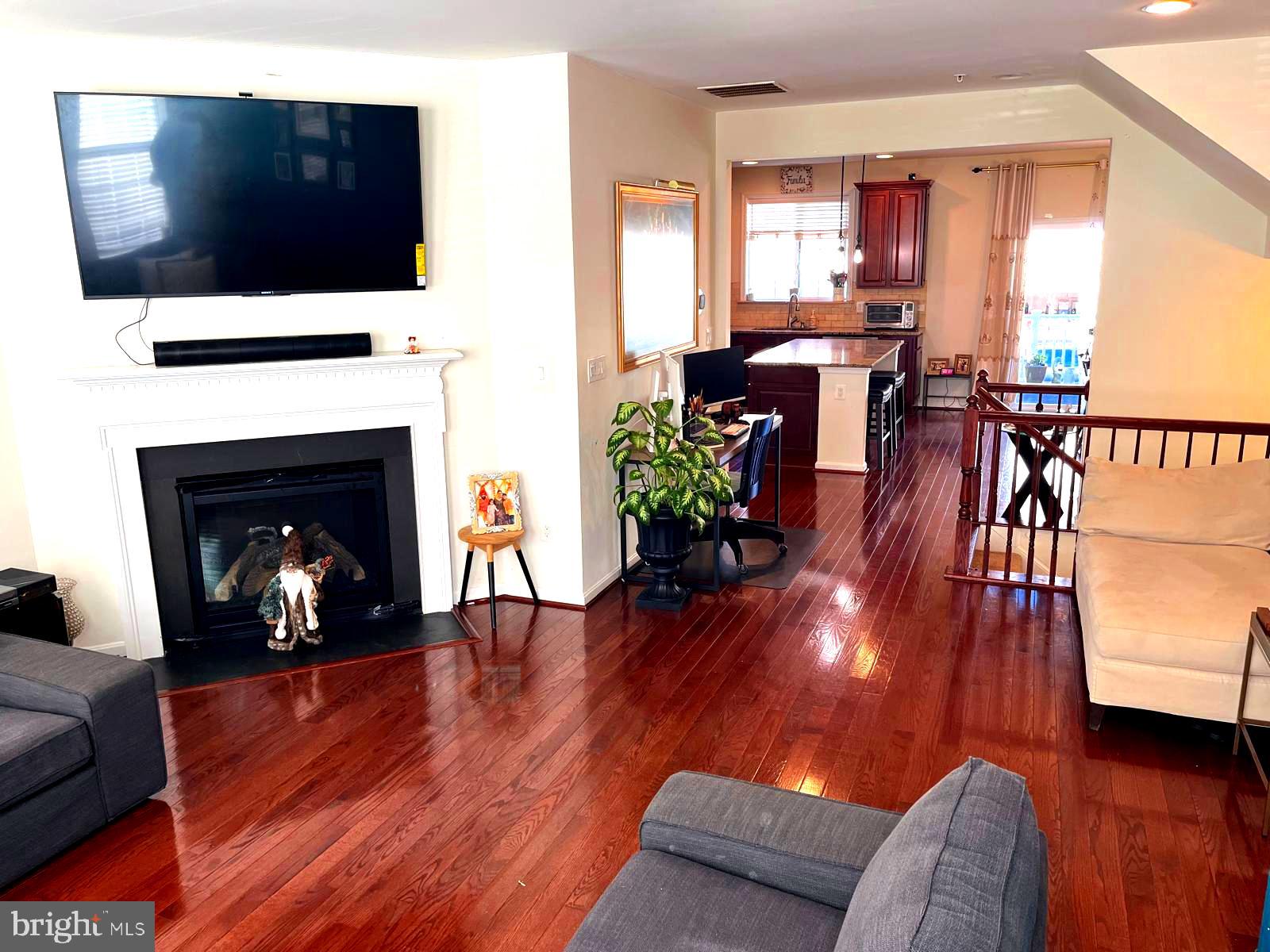 ROCKLAND AT ROGERS - Residential Lease