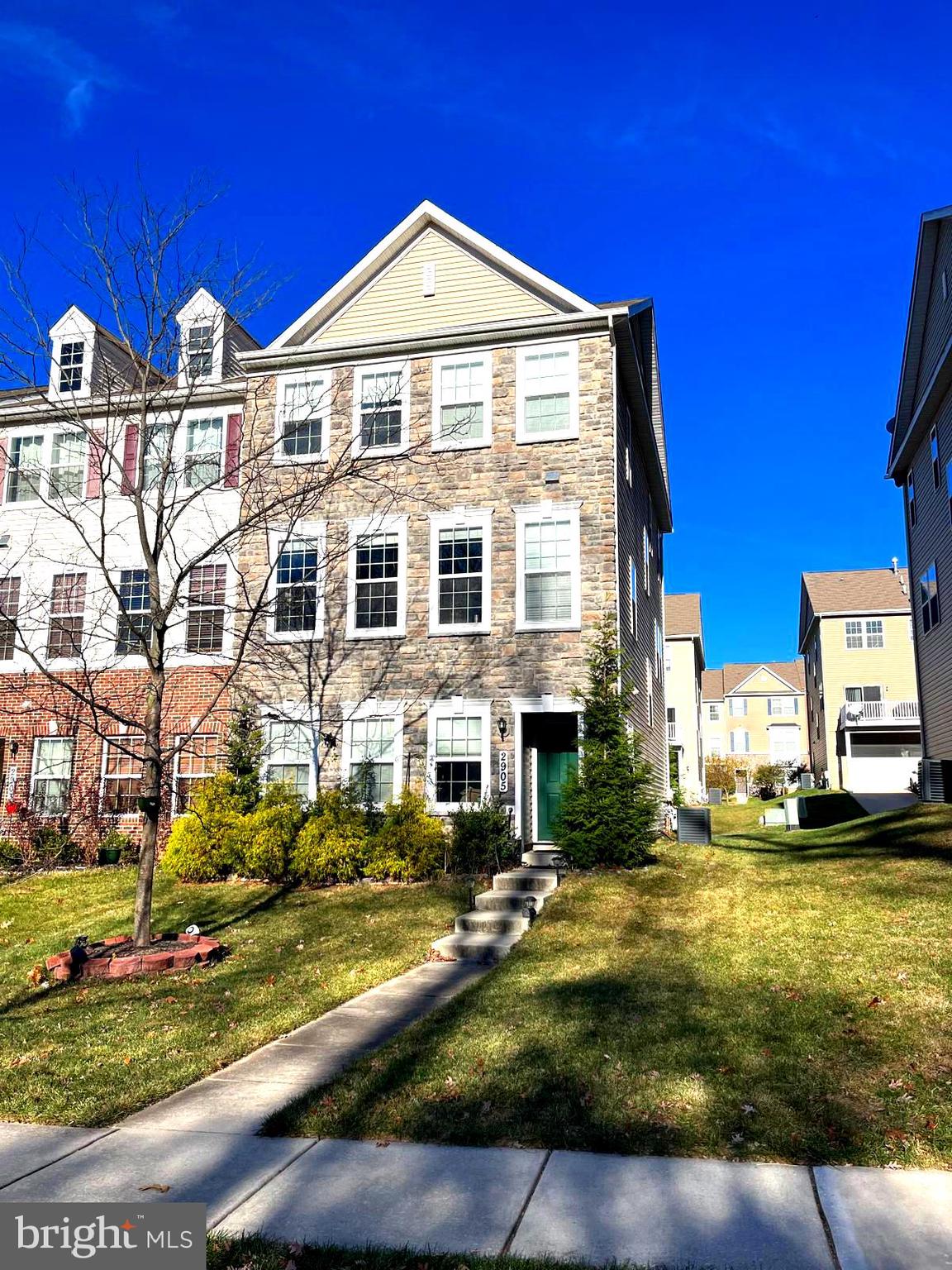 ROCKLAND AT ROGERS - Residential Lease