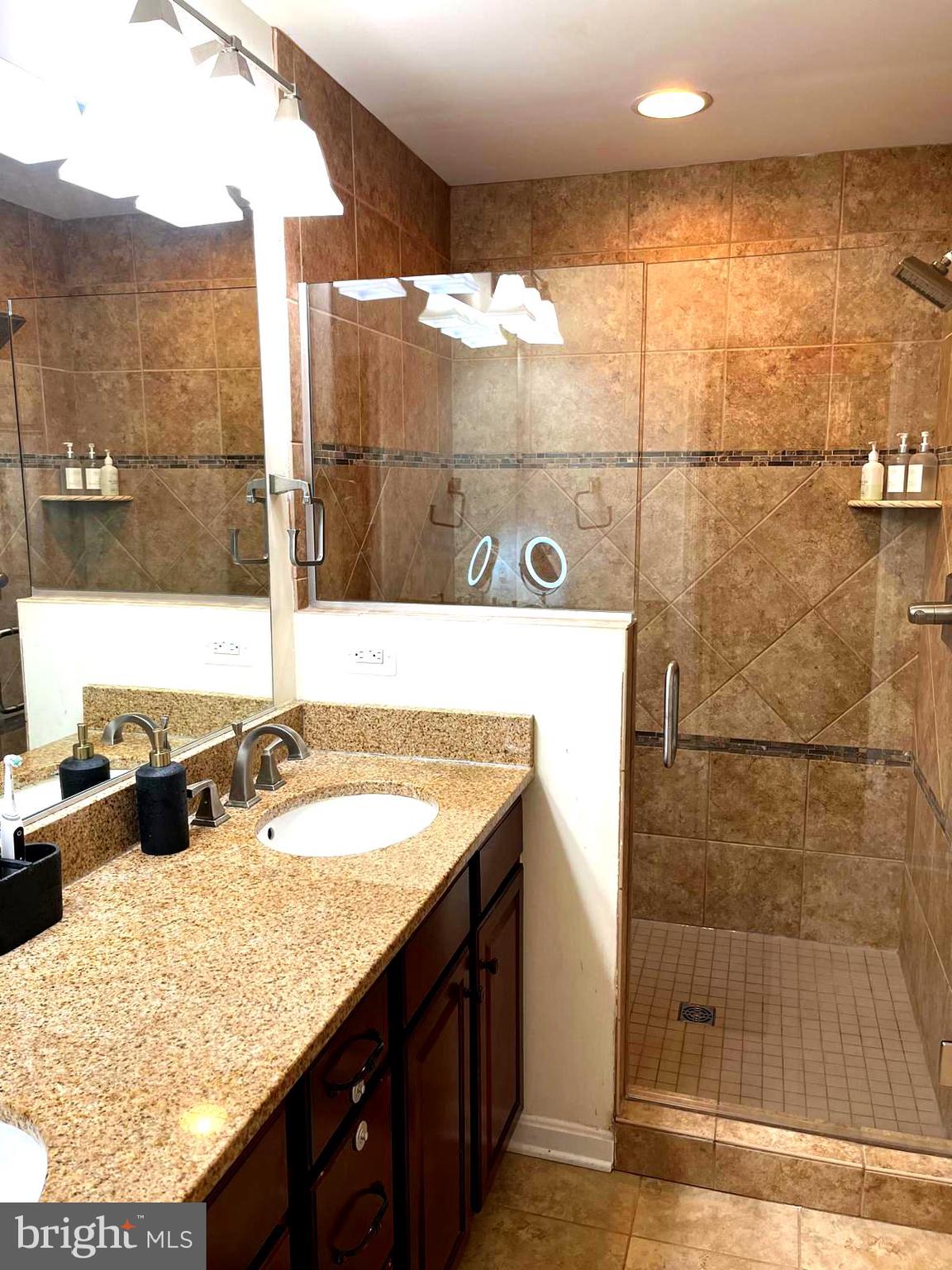 ROCKLAND AT ROGERS - Residential Lease