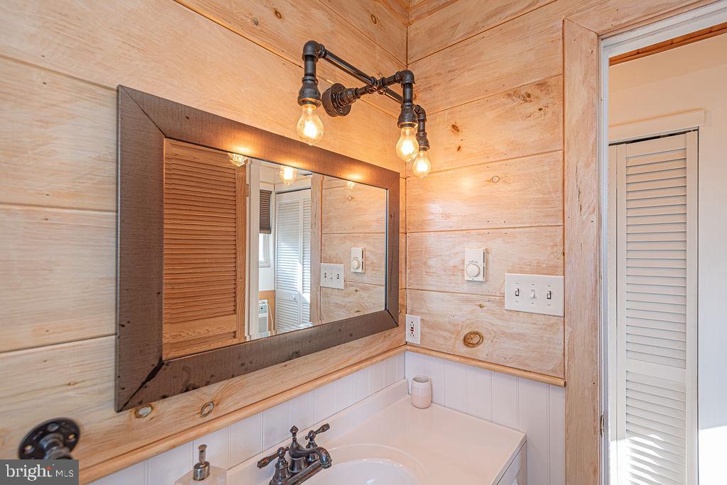 BAYSHORE ESTATES - Residential