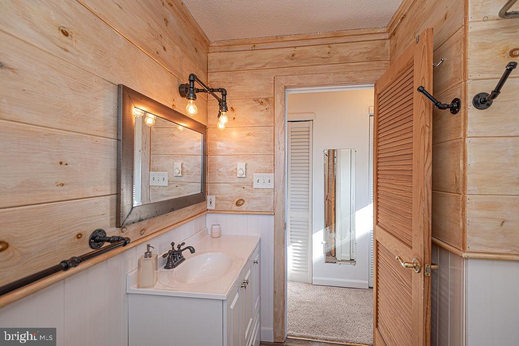 BAYSHORE ESTATES - Residential