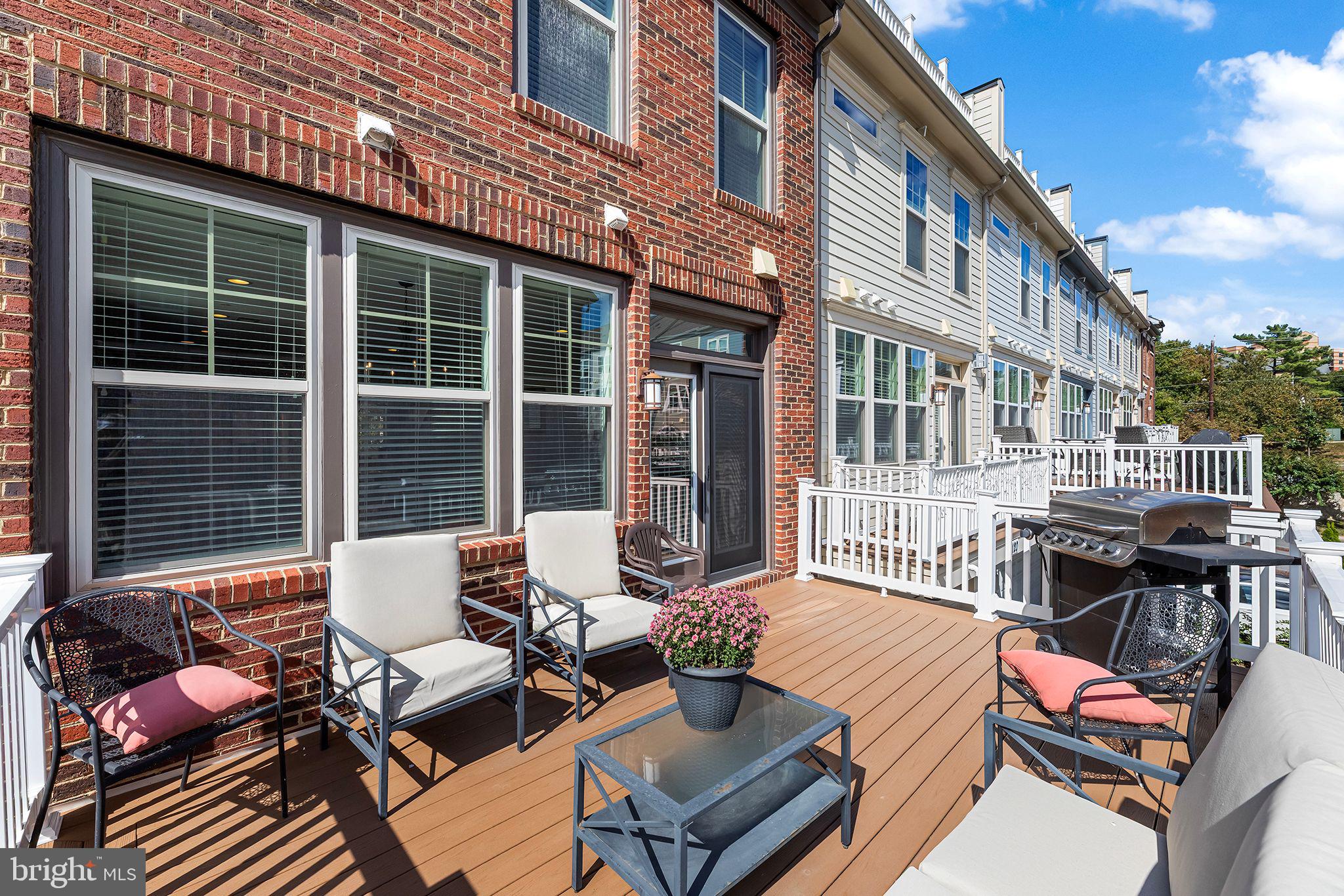 CROWN FARM - Residential