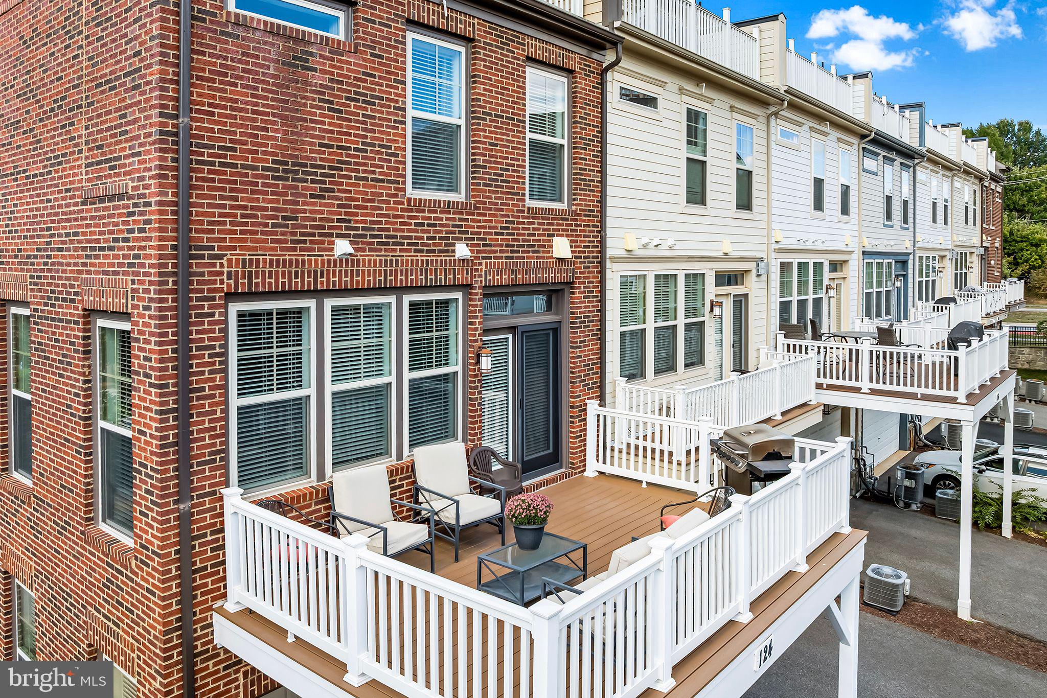 CROWN FARM - Residential