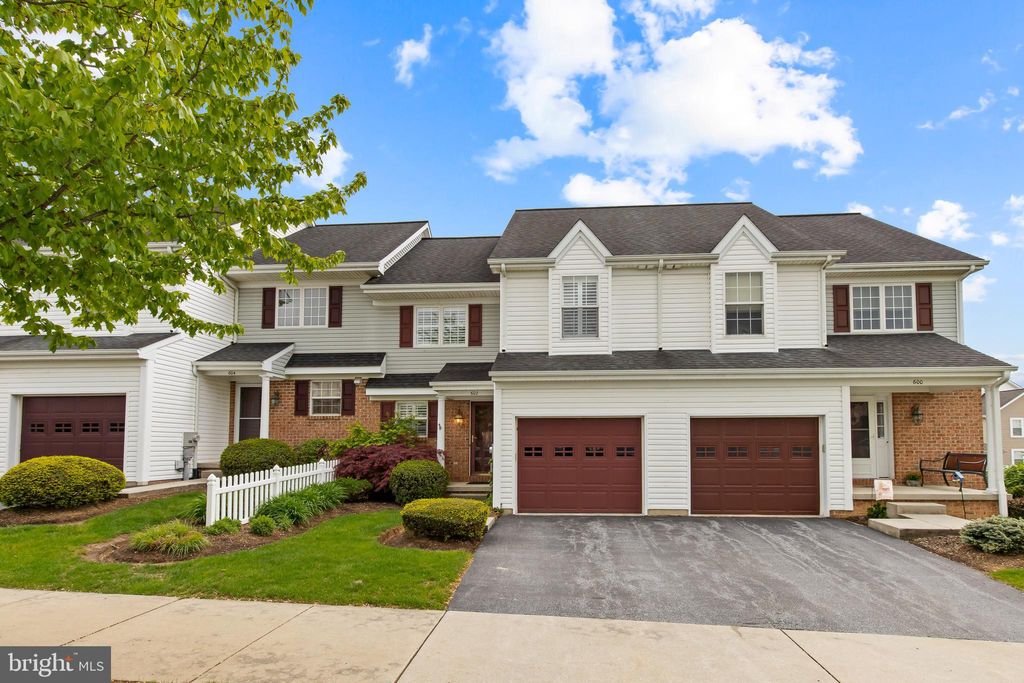 Photo of 602 BRENTWOOD DR, LITITZ, PA 17543 (MLS # PALA2034586)