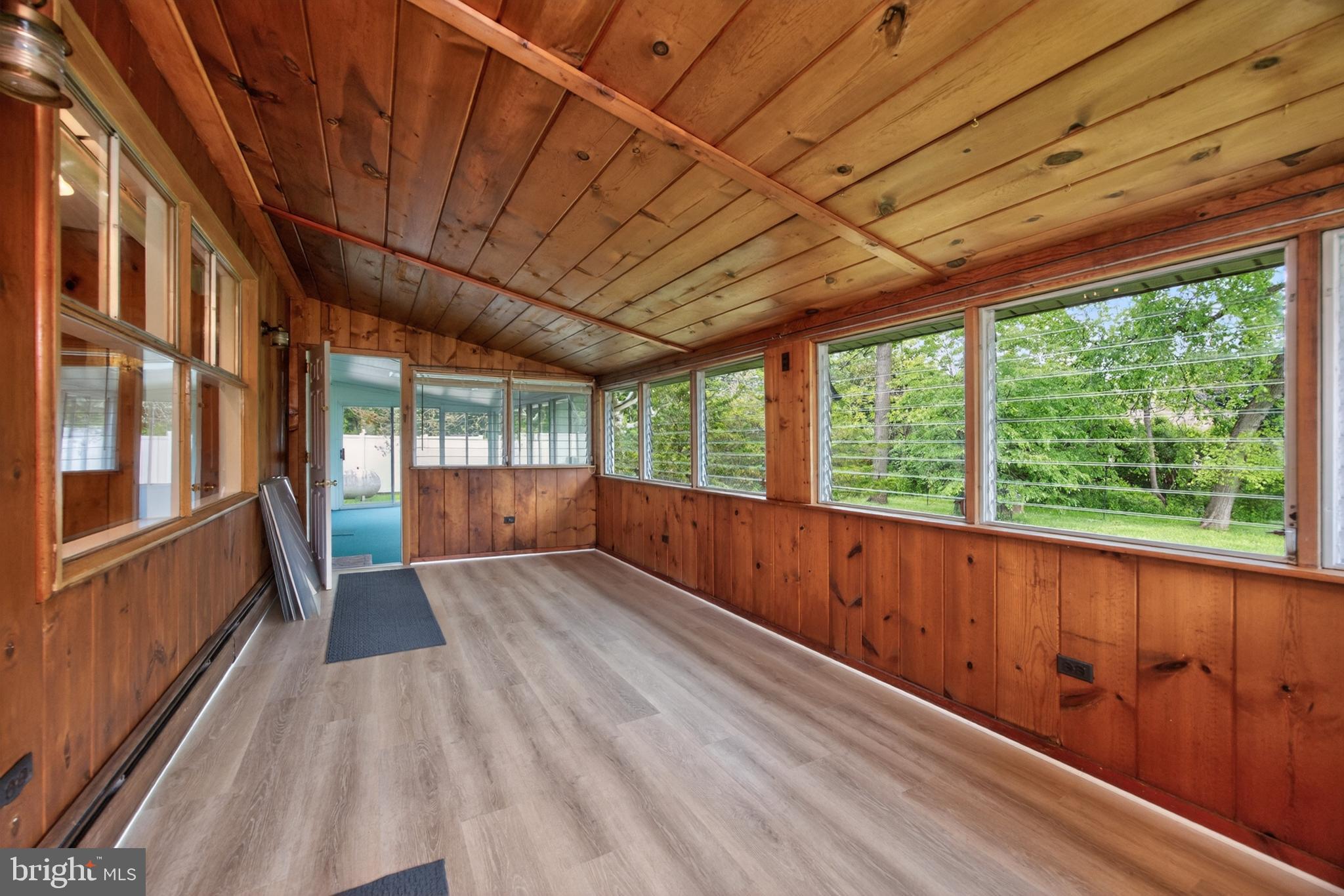MEADOWBROOK - Residential