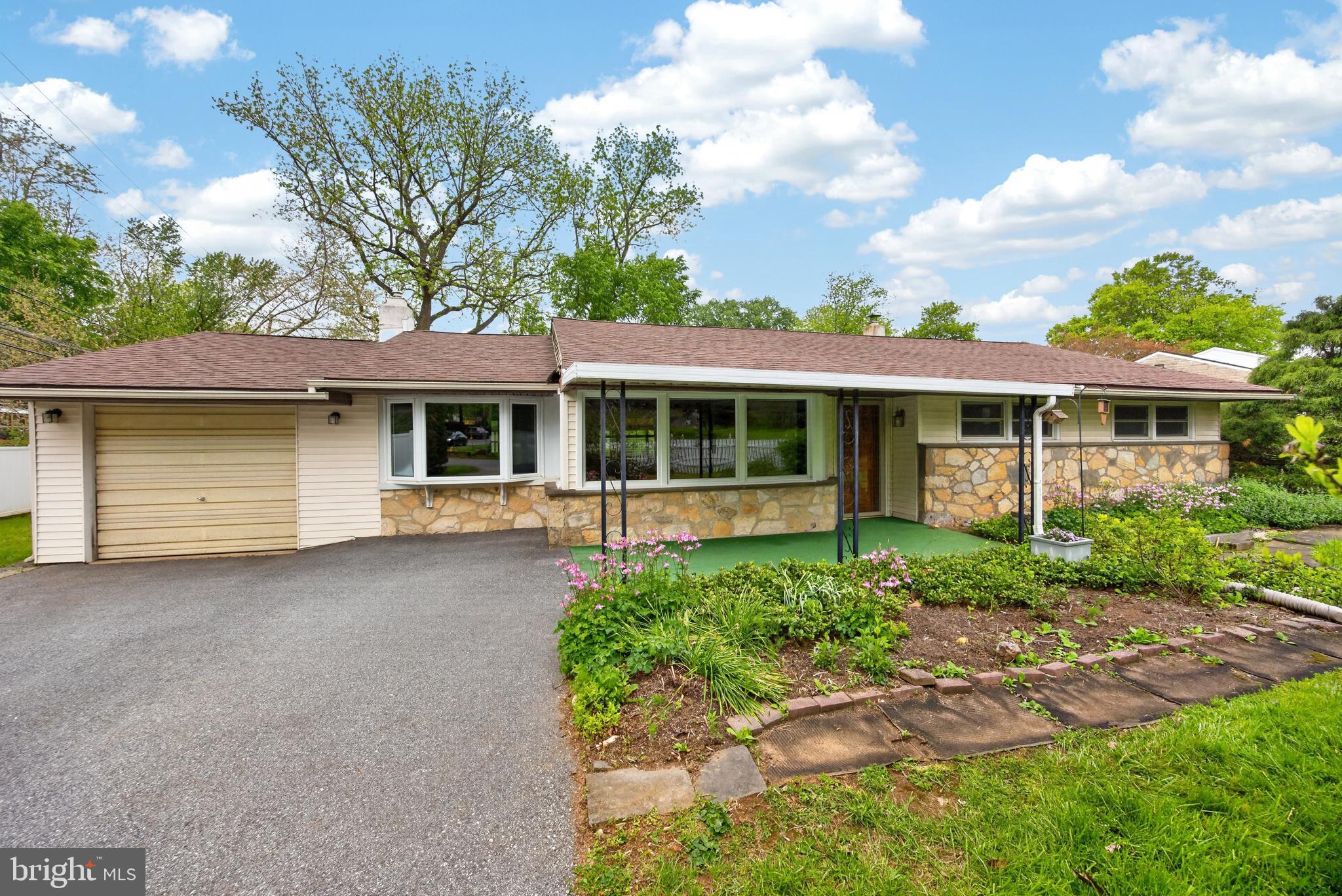 MEADOWBROOK - Residential