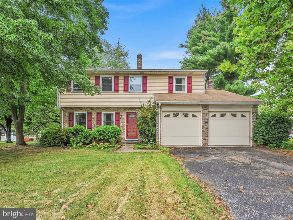 Photo of 410 N ELM ST, LITITZ, PA 17543 (MLS # PALA2040054)
