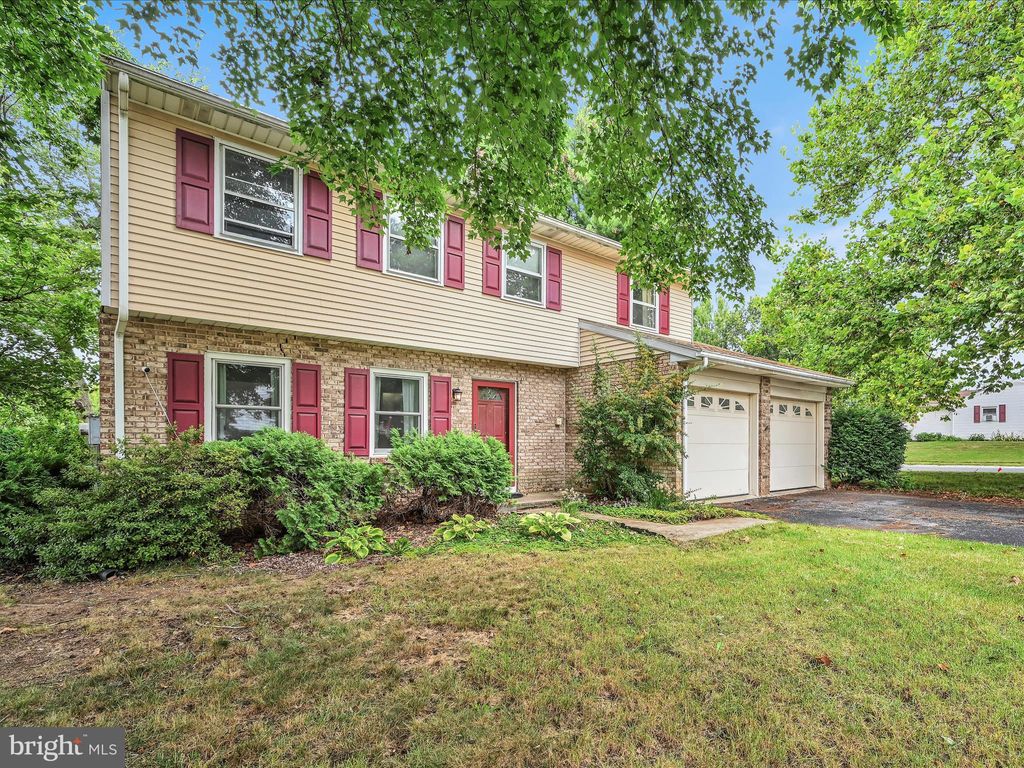 Photo of 410 N ELM ST, LITITZ, PA 17543 (MLS # PALA2040054)