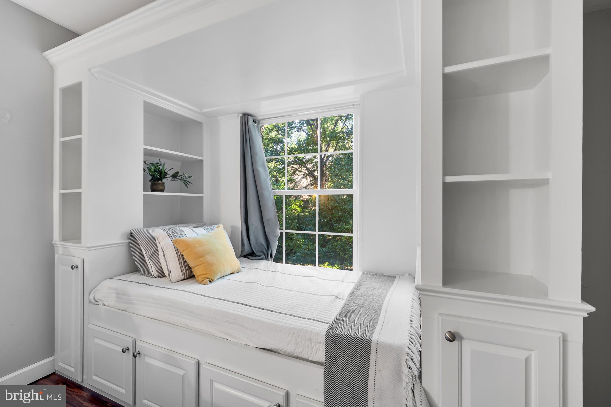 THE COLONIES - Residential