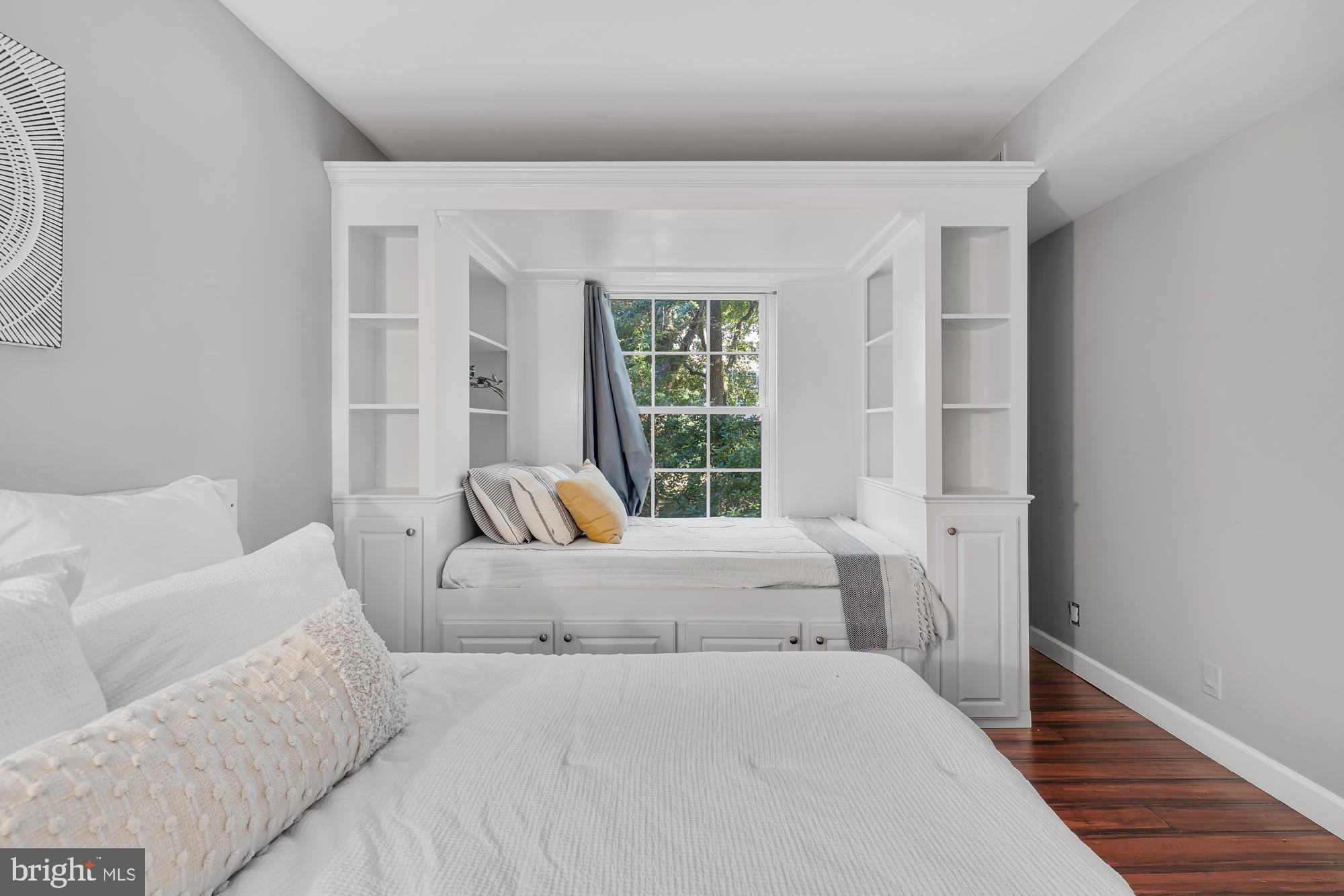 THE COLONIES - Residential