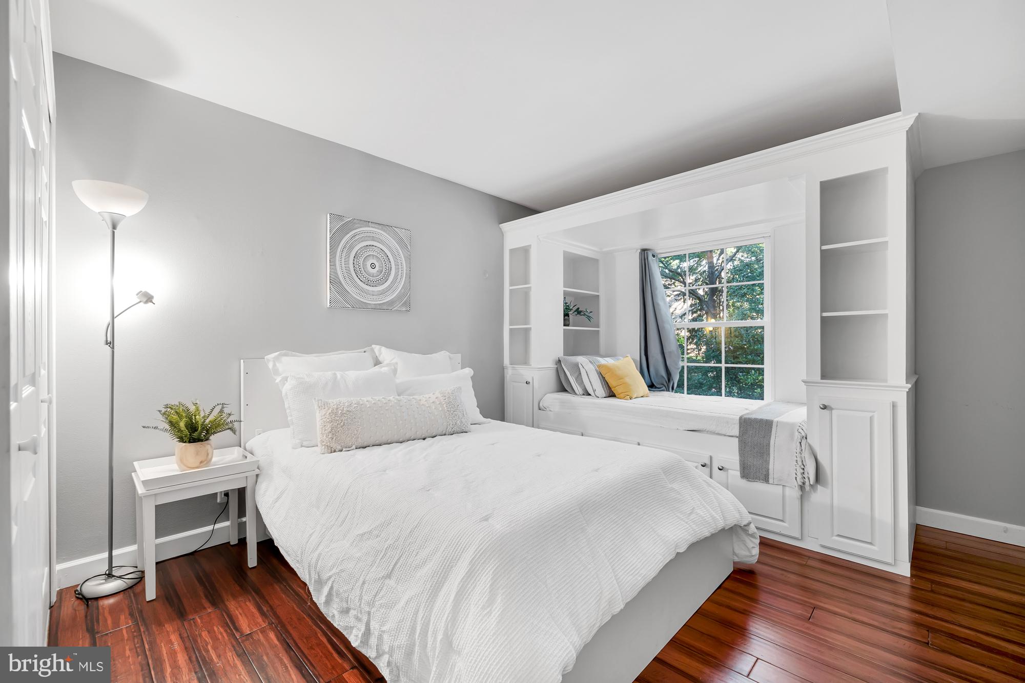 THE COLONIES - Residential