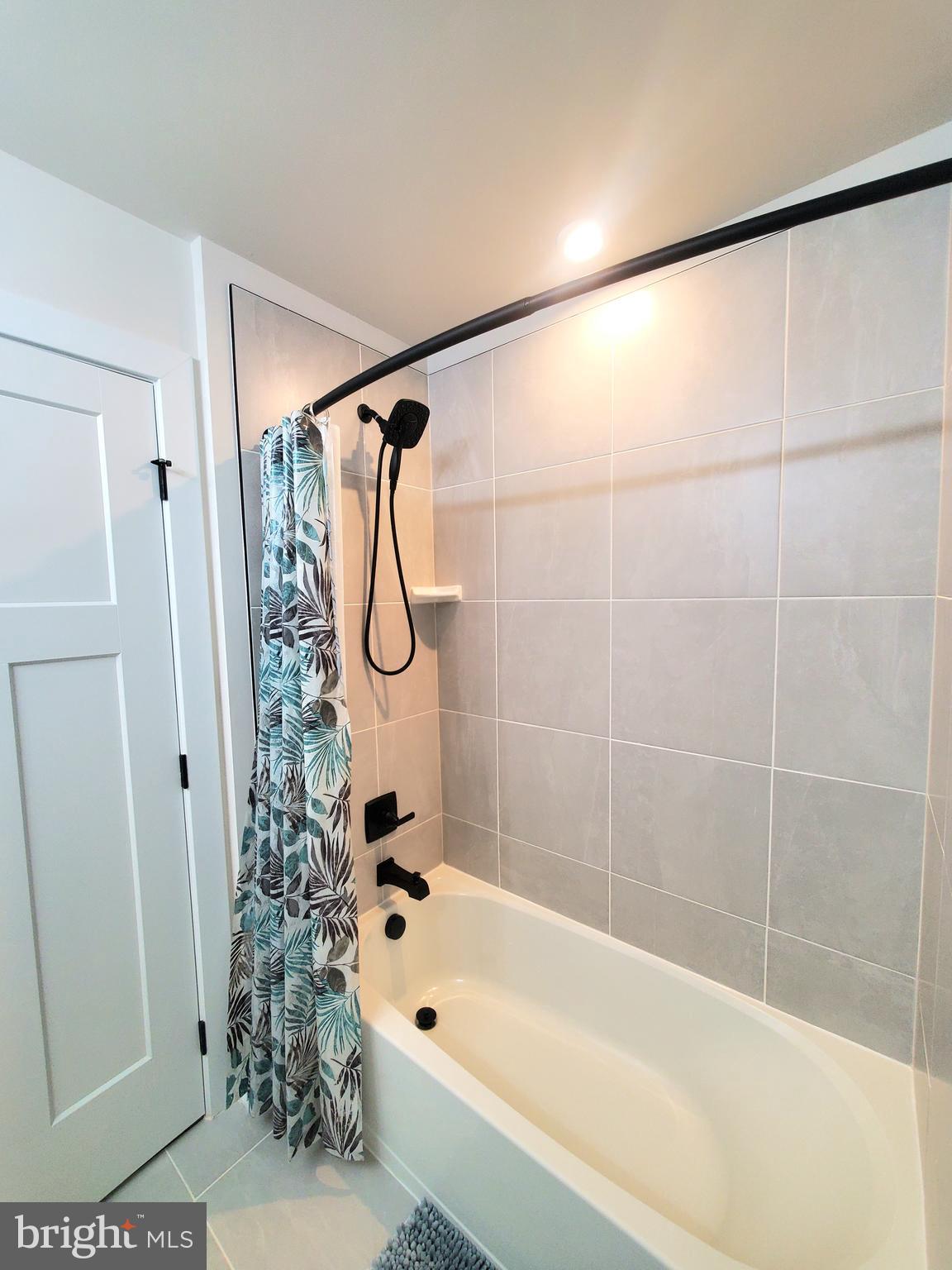 LAKE LINGANORE - Residential Lease