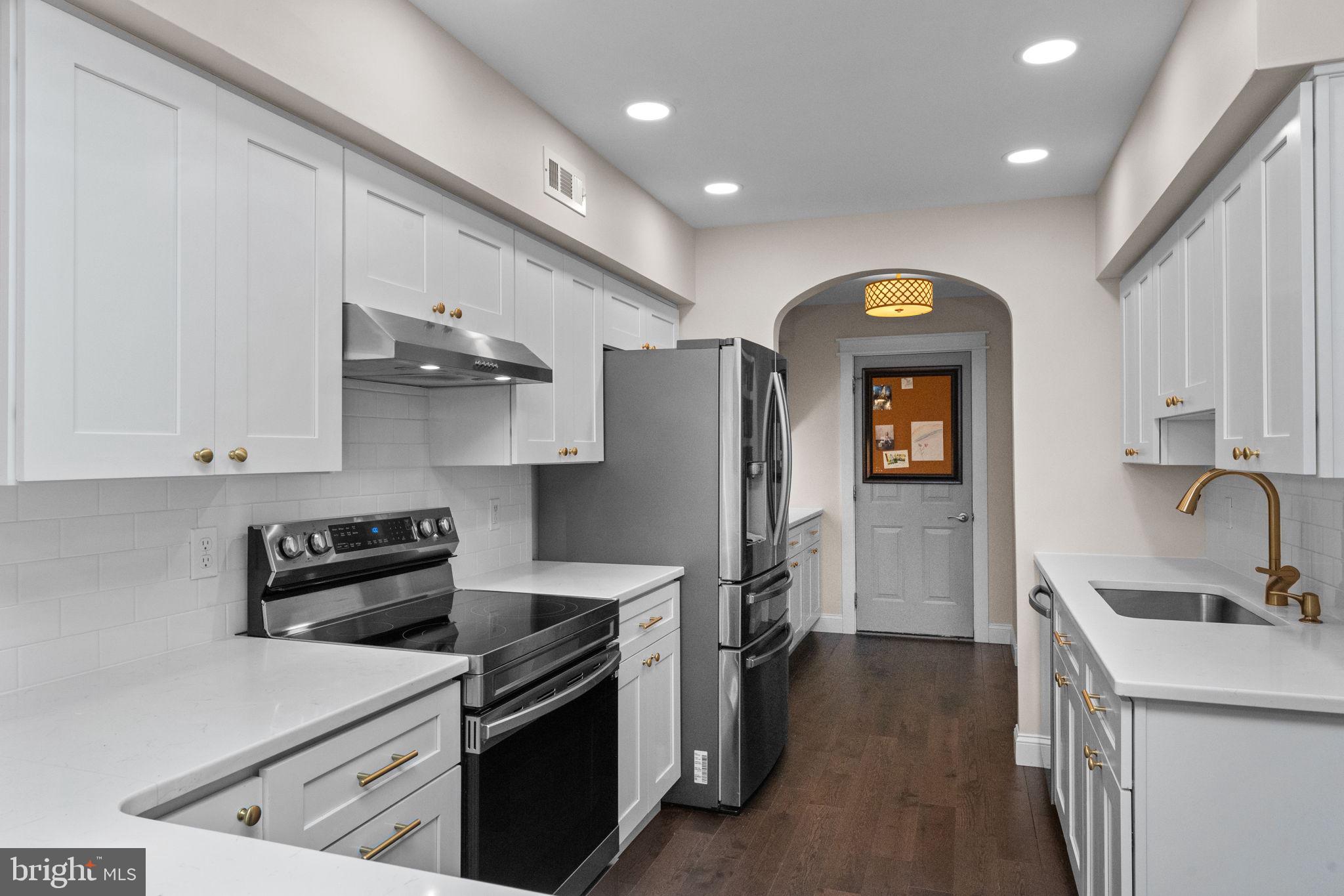 281 PARKRIDGE DRIVE