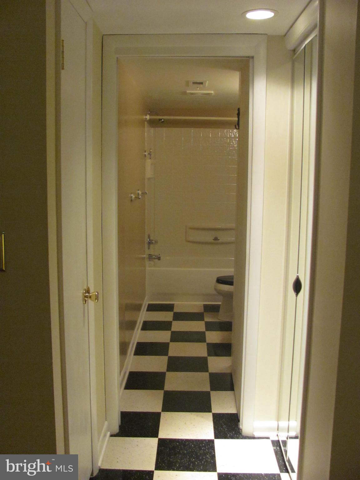 CROSS KEYS - Residential Lease