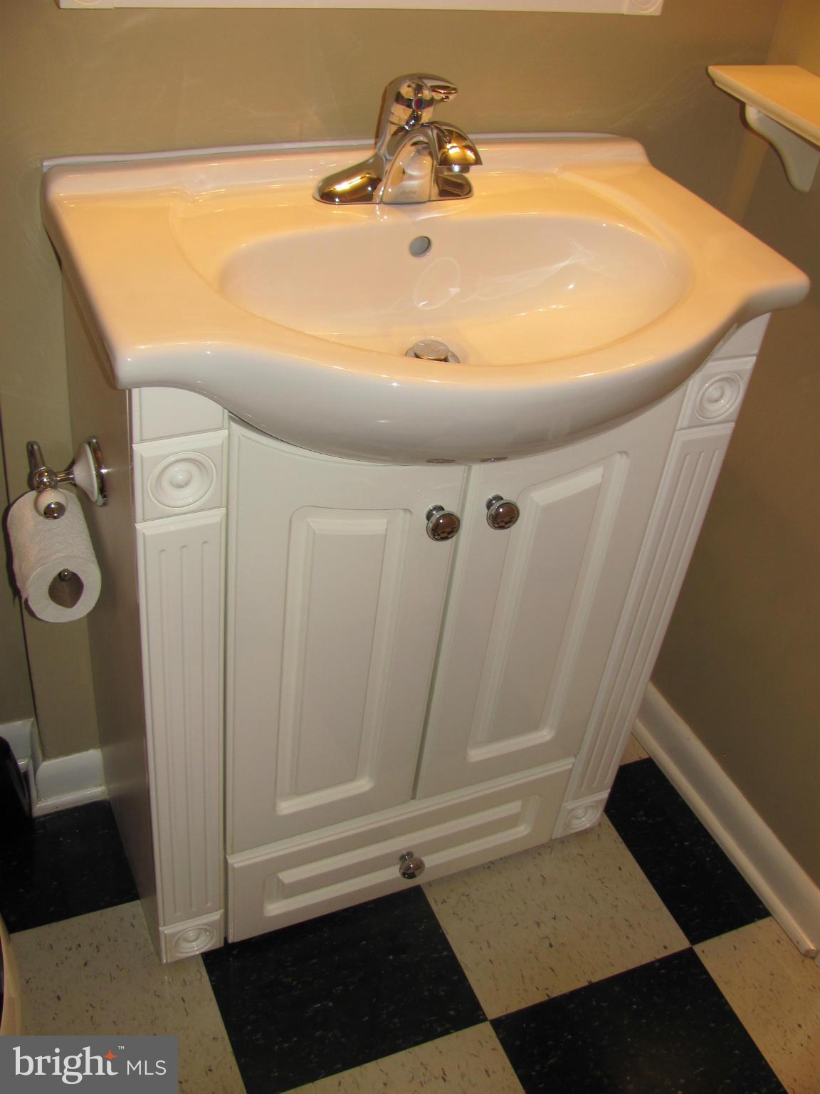 CROSS KEYS - Residential Lease