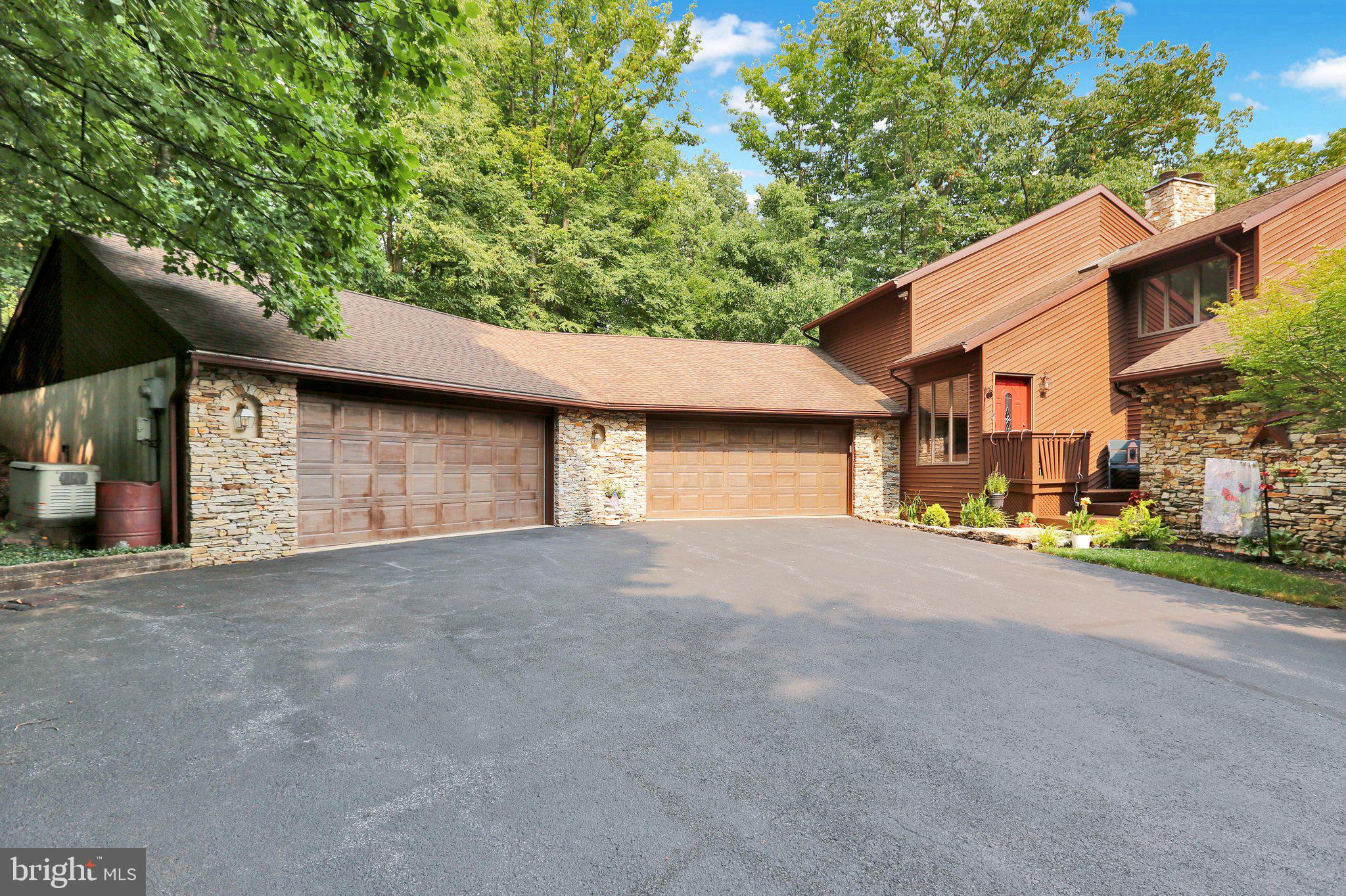 814 HOLLY LANE