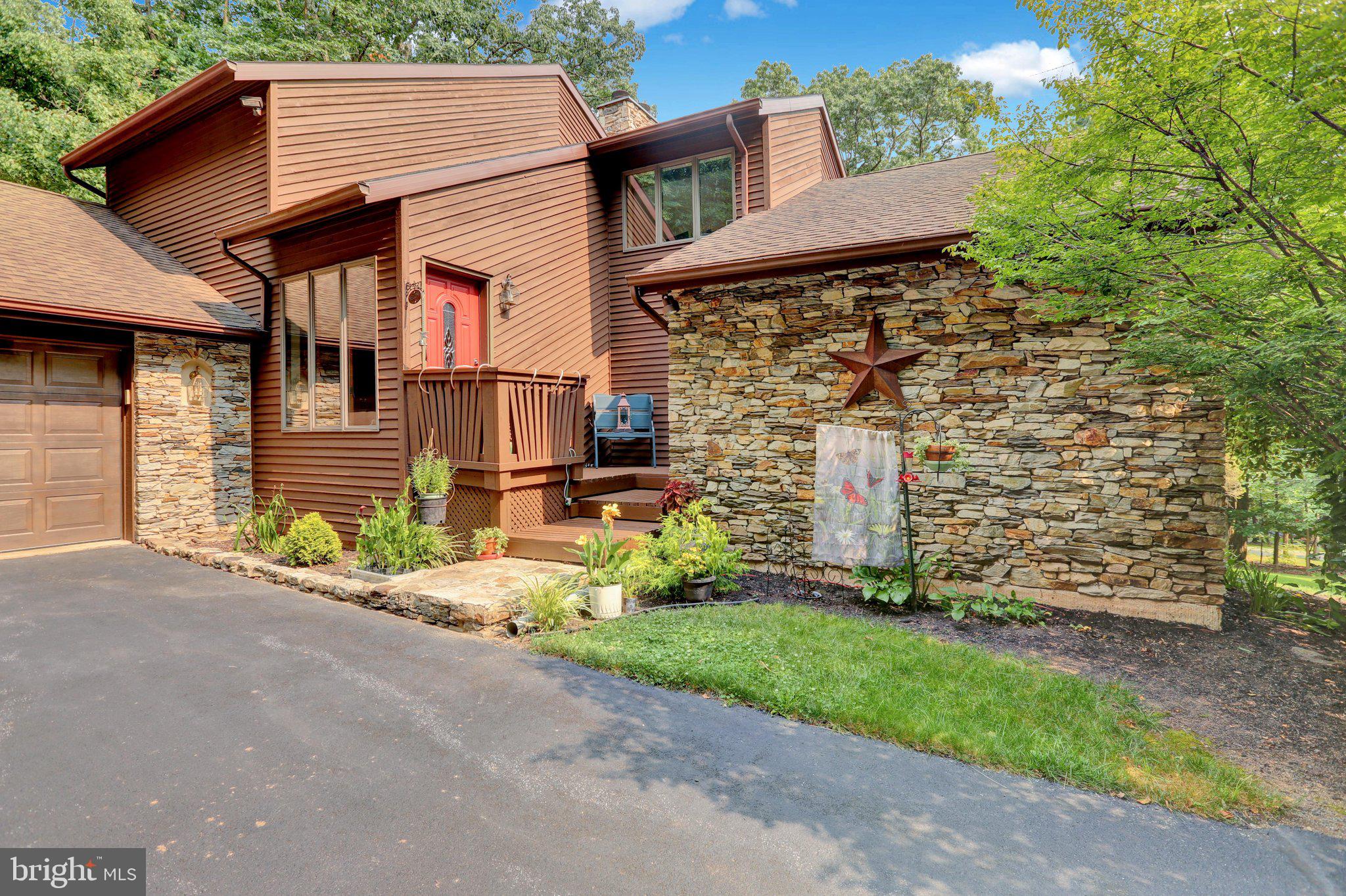 814 HOLLY LANE