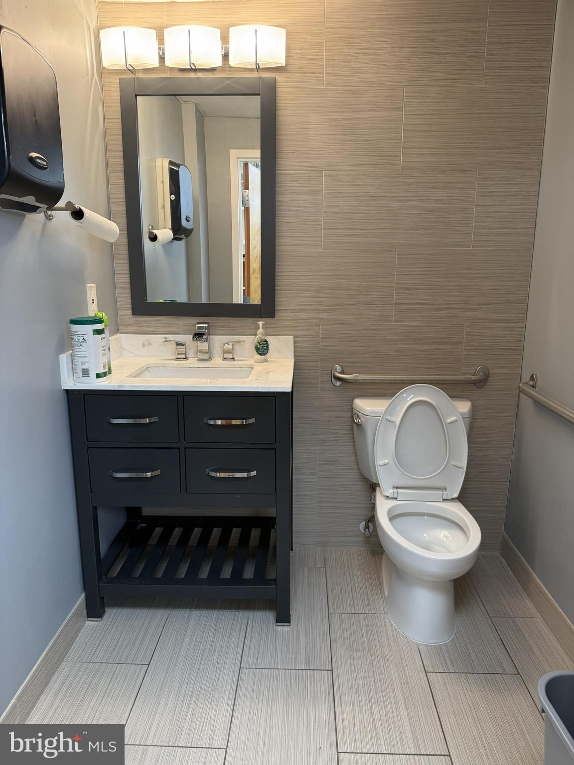 EVERGREEN OFFICE - Commercial Sale